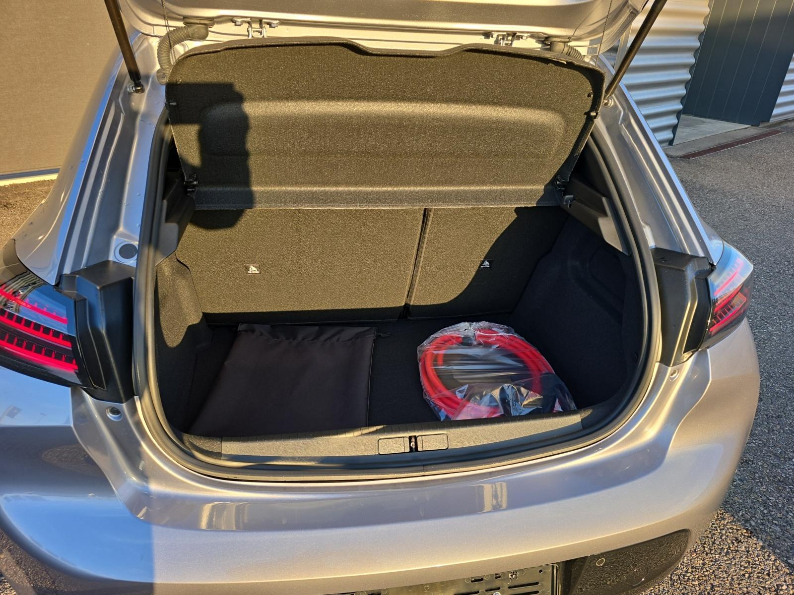 PEUGEOT 208 e-GT-image-9