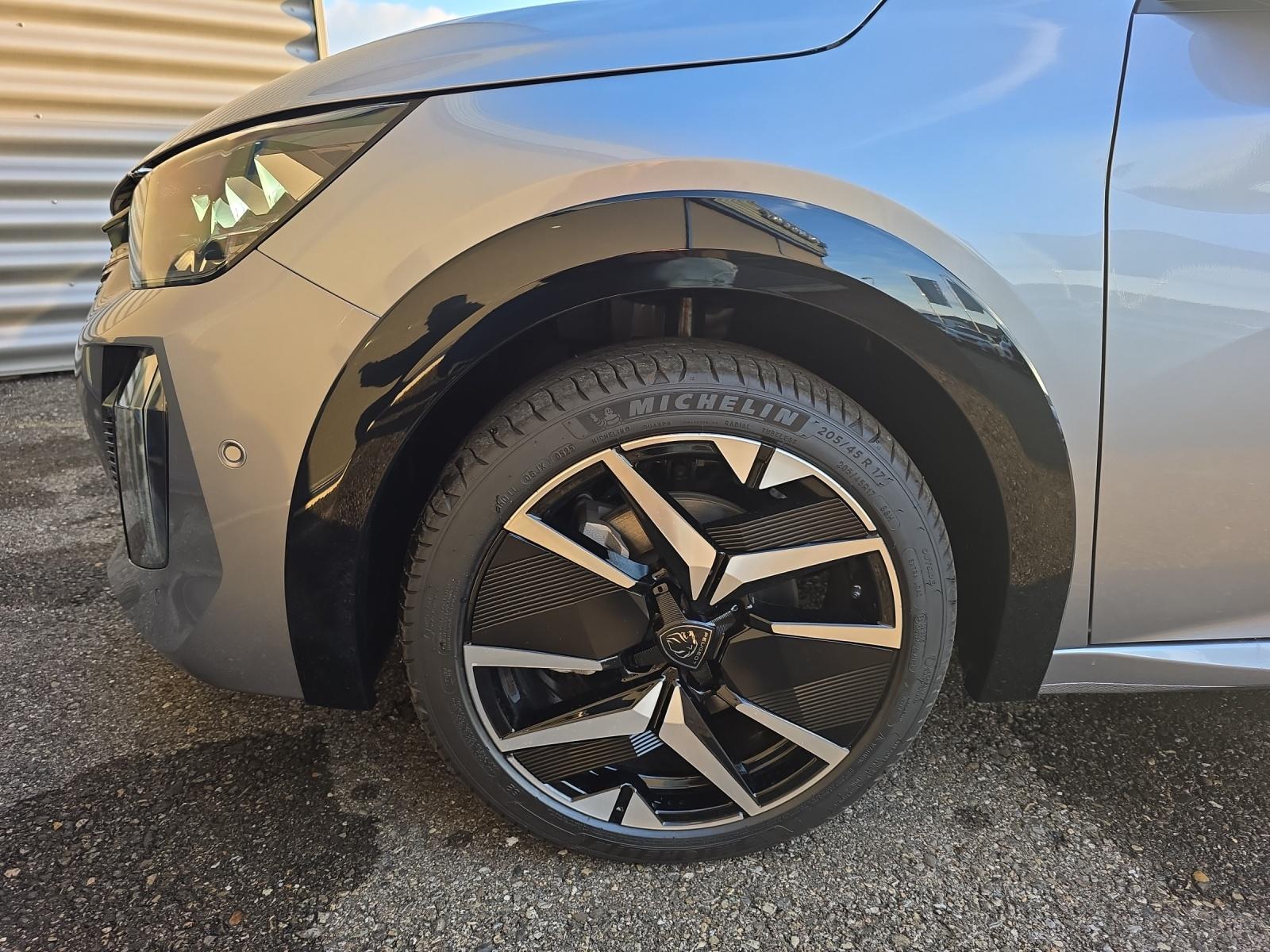 PEUGEOT 208 e-GT-image-8