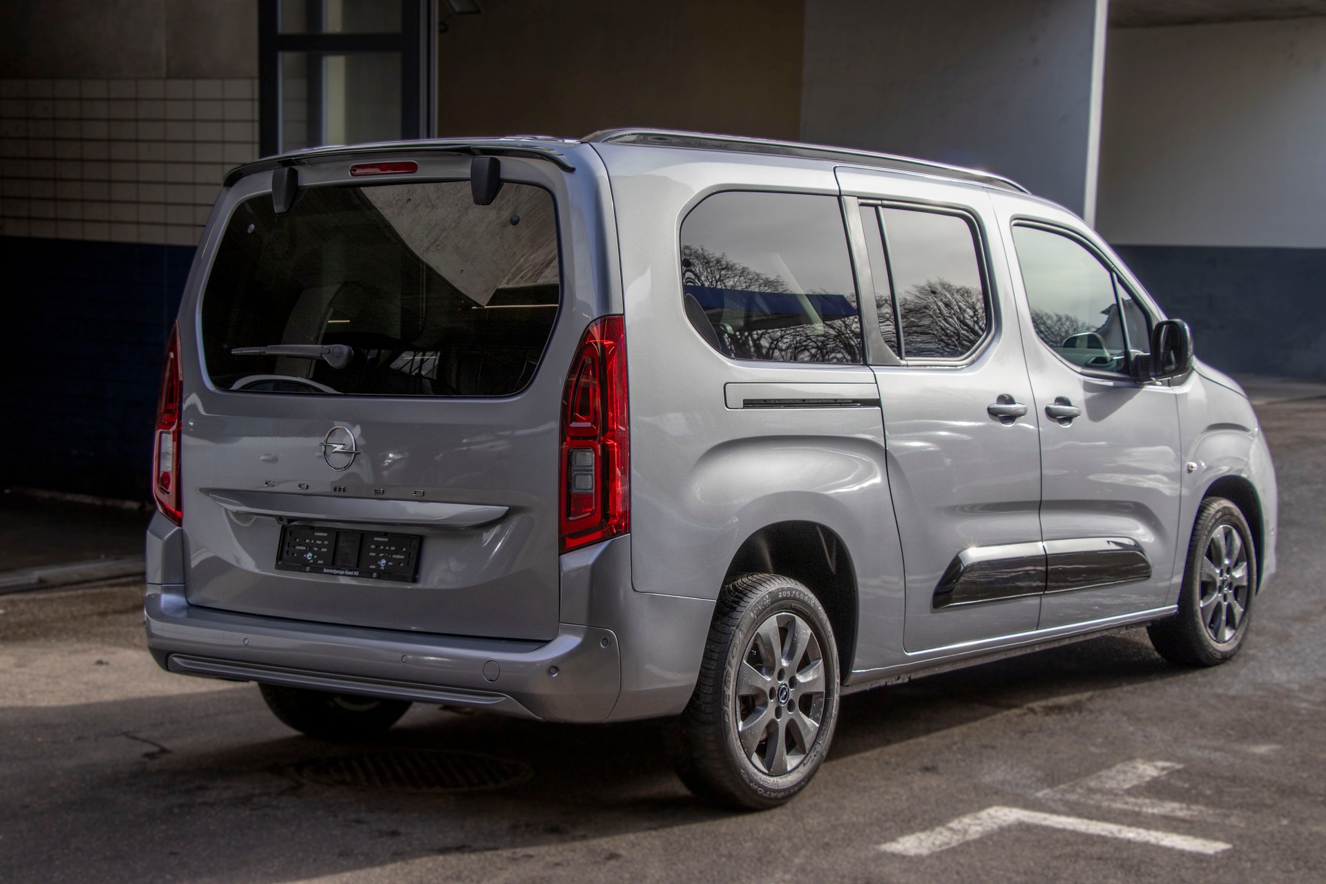 OPEL Combo XL 1.5 GS S/S Long Version-image-3