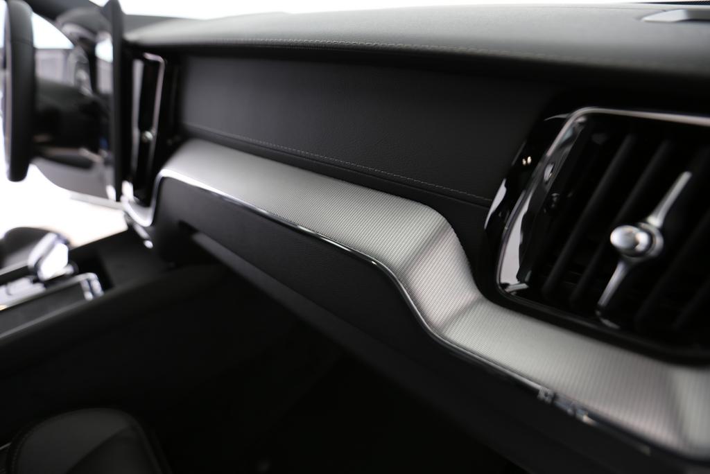 VOLVO XC60 2.0 T8 TE Black Edition eAWD-image-11
