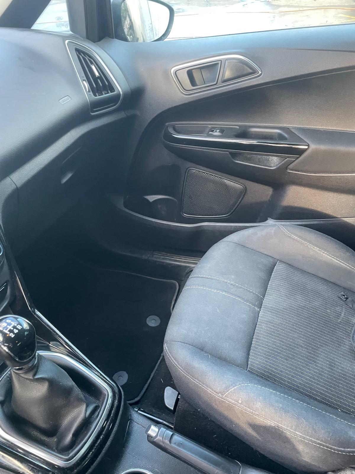 FORD B-Max 1.0 SCTi Titanium-image-12