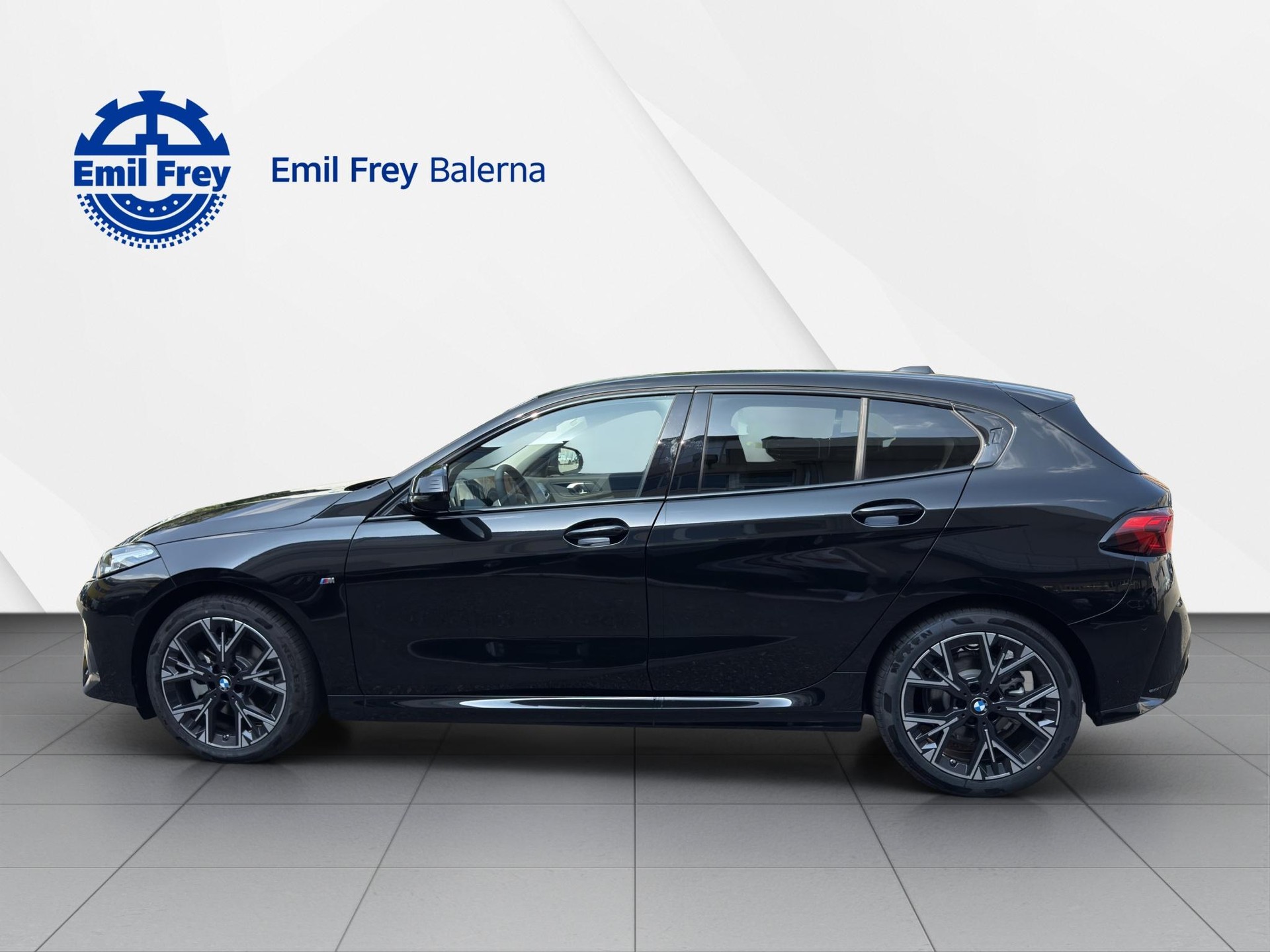 BMW 120i-image-1