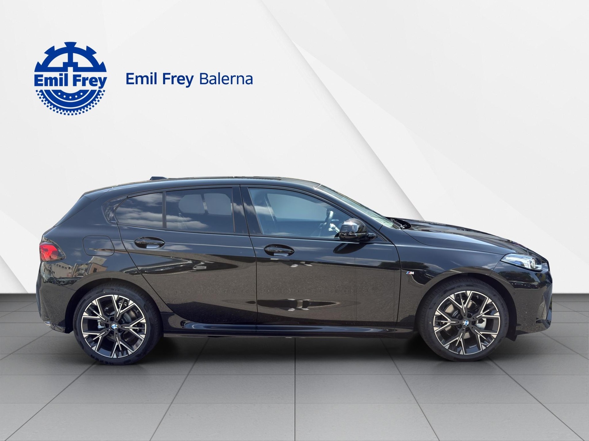 BMW 120i-image-5
