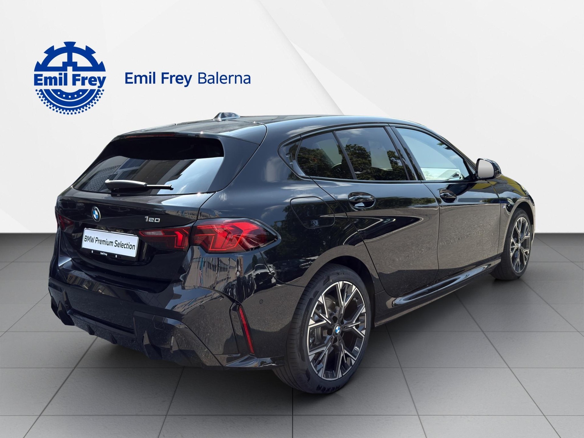 BMW 120i-image-4
