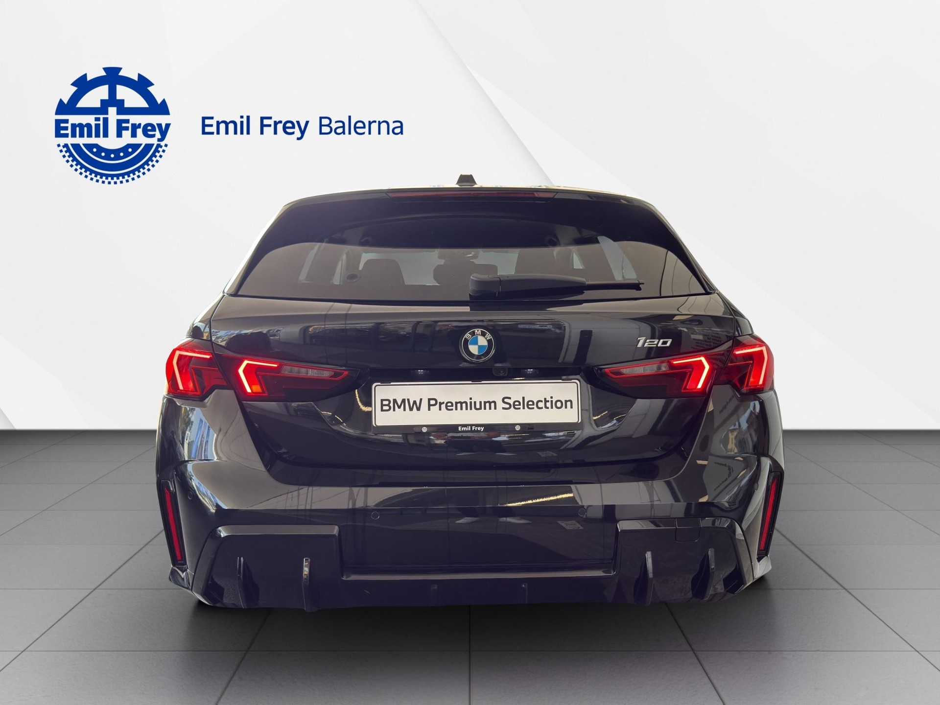 BMW 120i-image-3