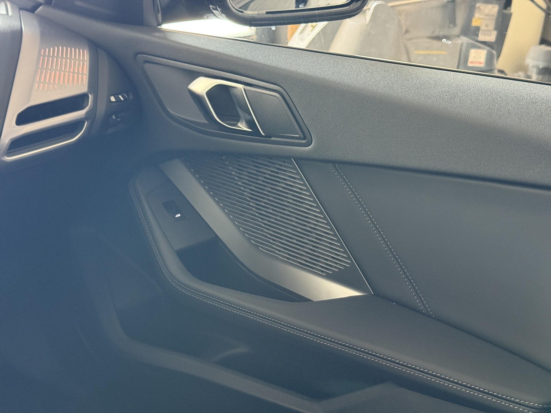 BMW 120i-image-17