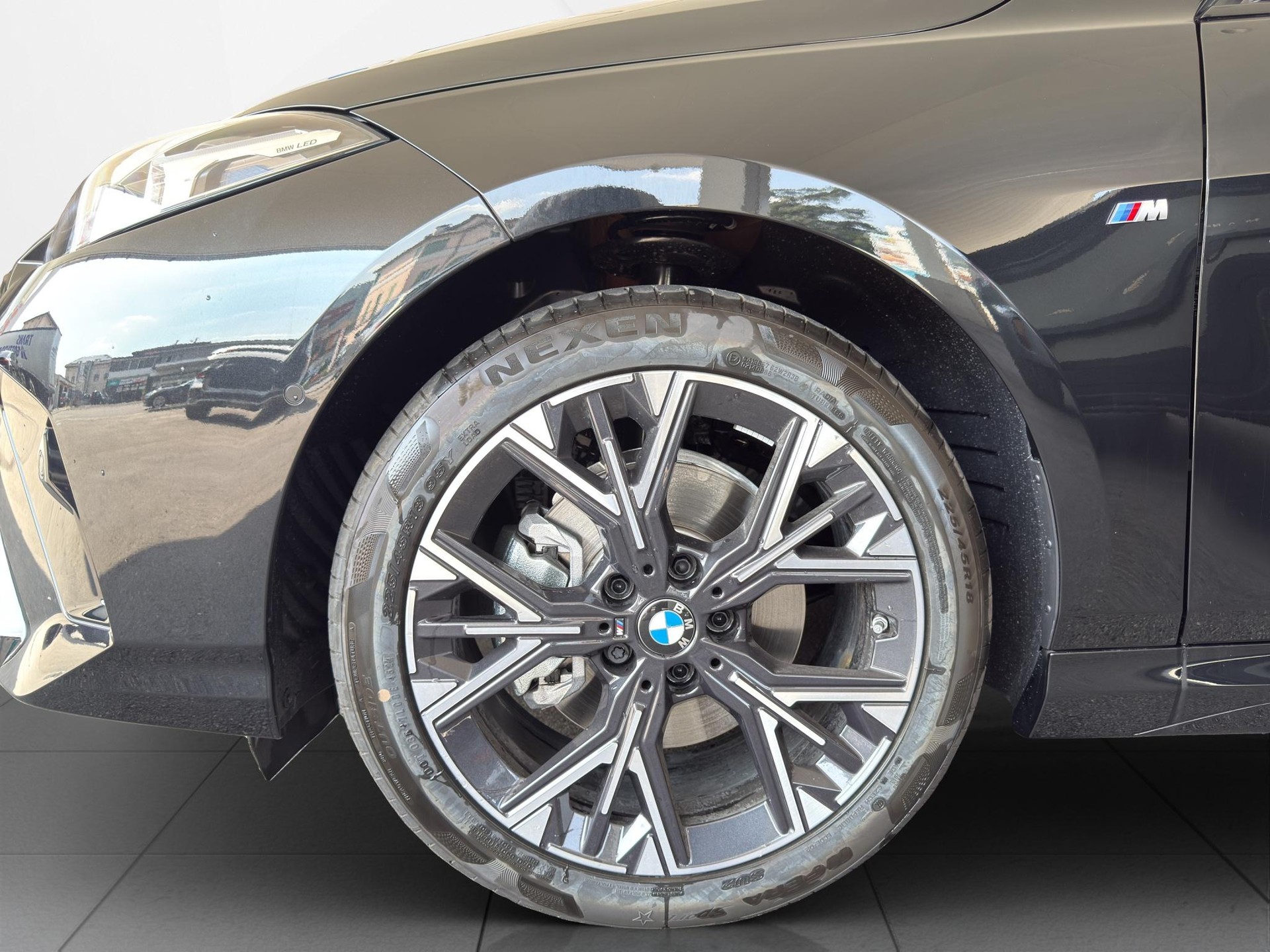 BMW 120i-image-8