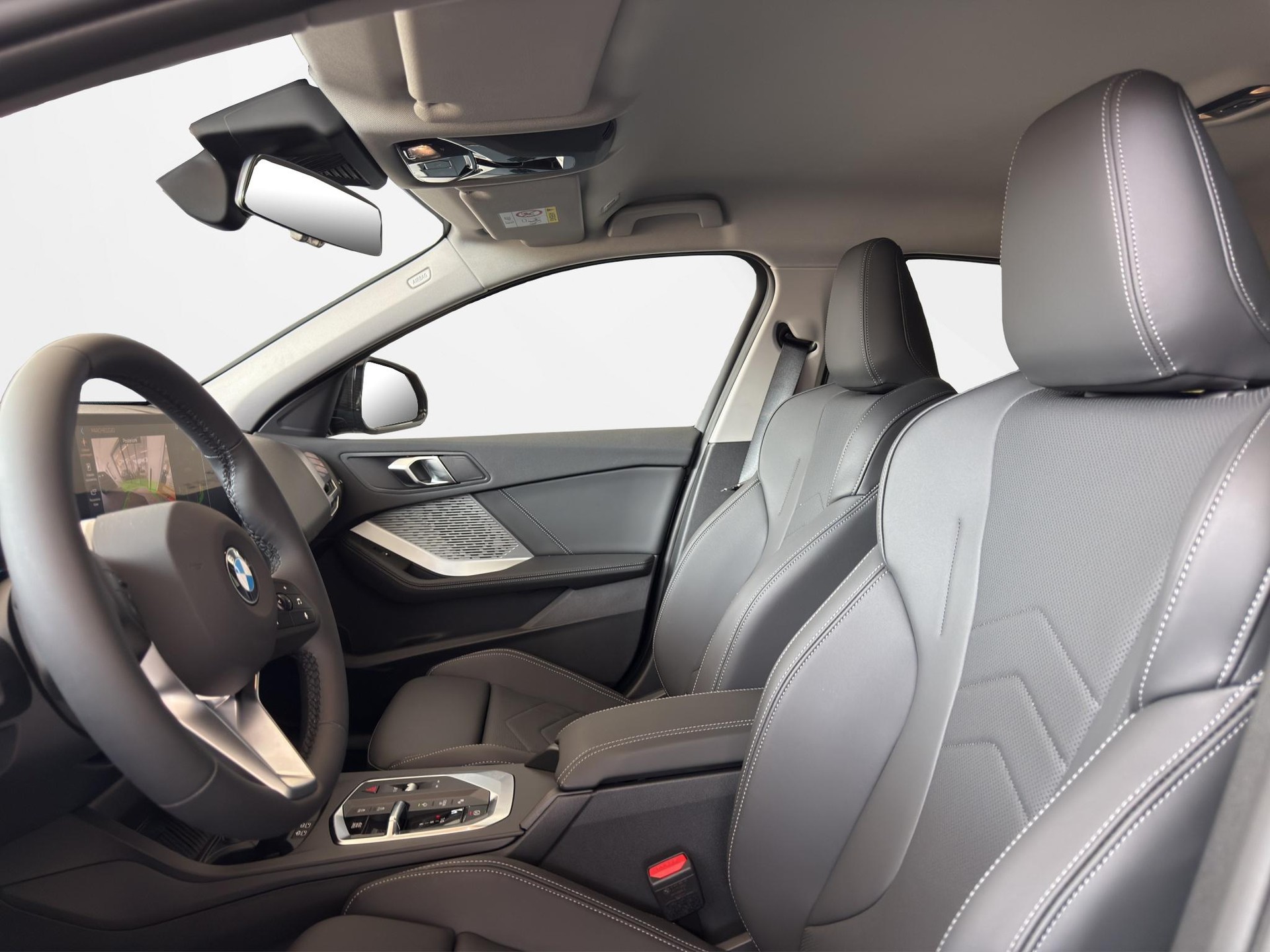 BMW 120i-image-10