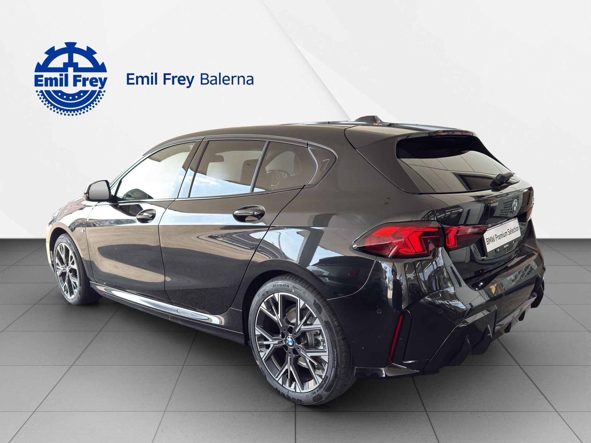 BMW 120i-image-2