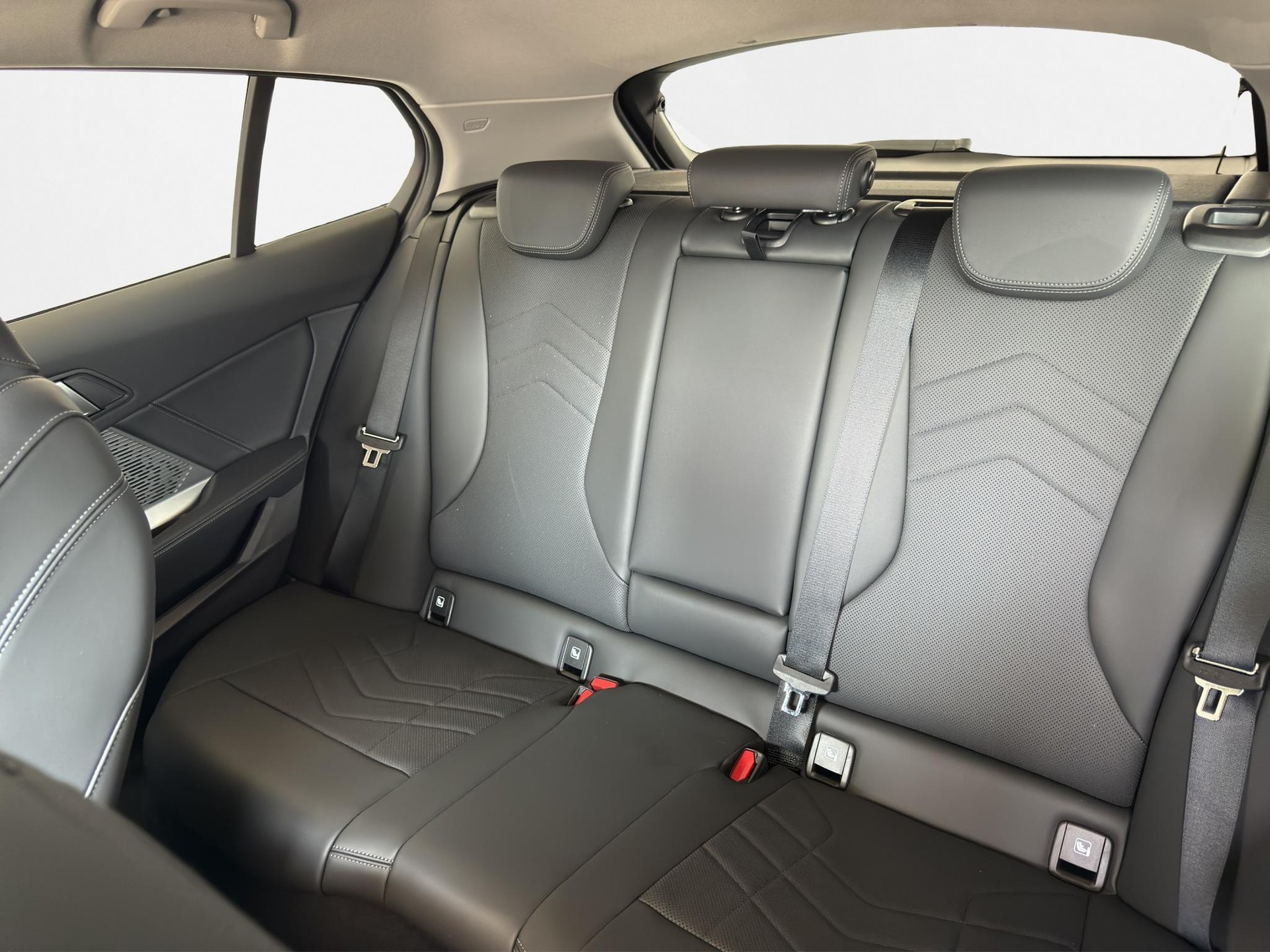 BMW 120i-image-18