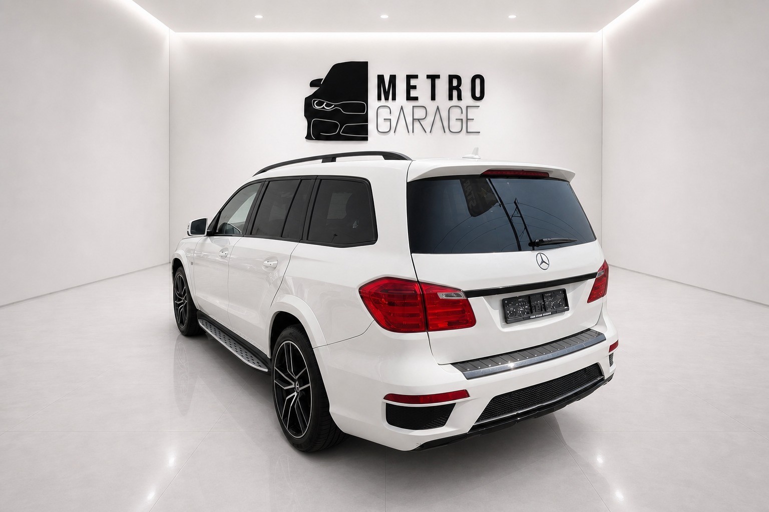 MERCEDES-BENZ GL 350 BlueTEC 4Matic 7G-TRONIC-showroom-element-2