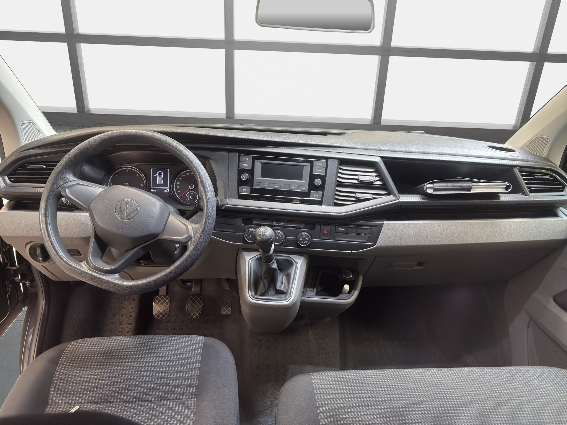 VW T6.1 2.0 TDI Entry-image-8