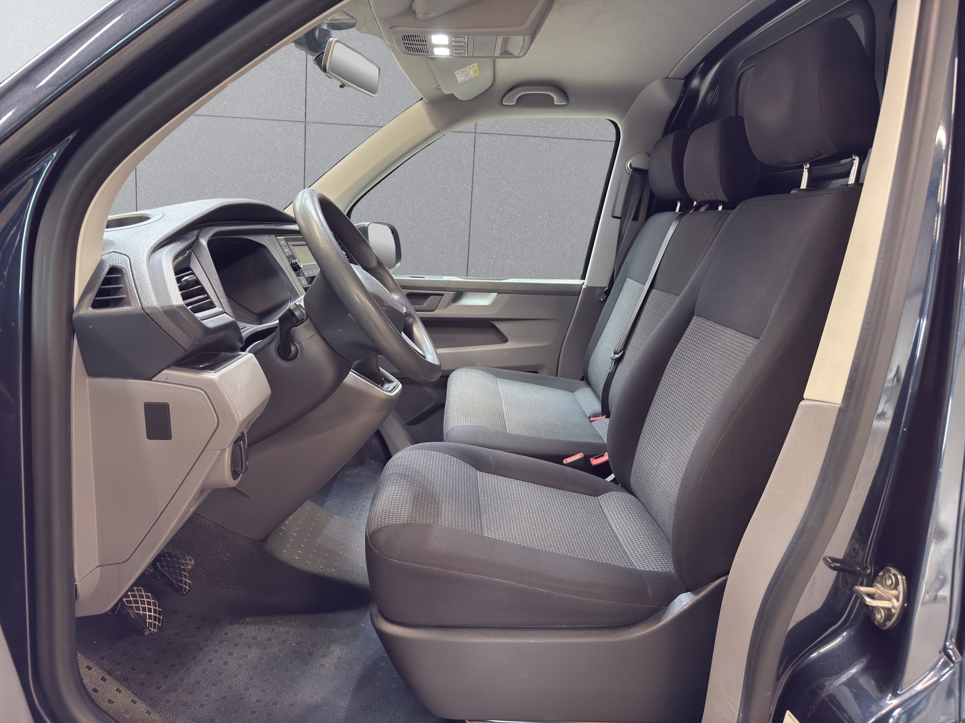 VW T6.1 2.0 TDI Entry-image-6