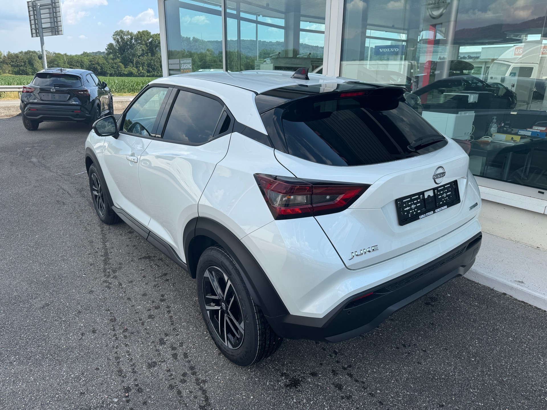 NISSAN Juke 1.6 FHEV N-Connecta-image-2