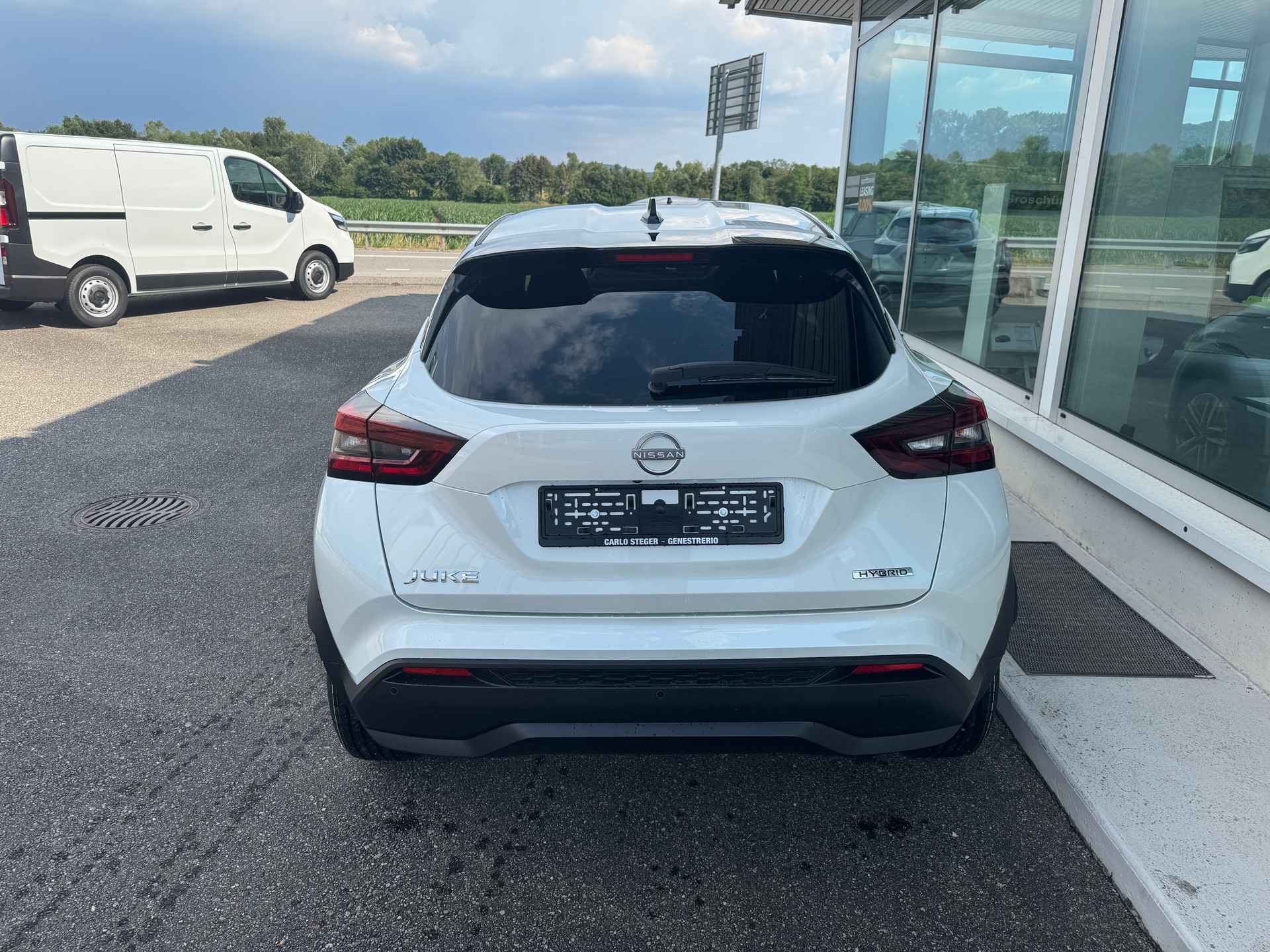 NISSAN Juke 1.6 FHEV N-Connecta-image-3