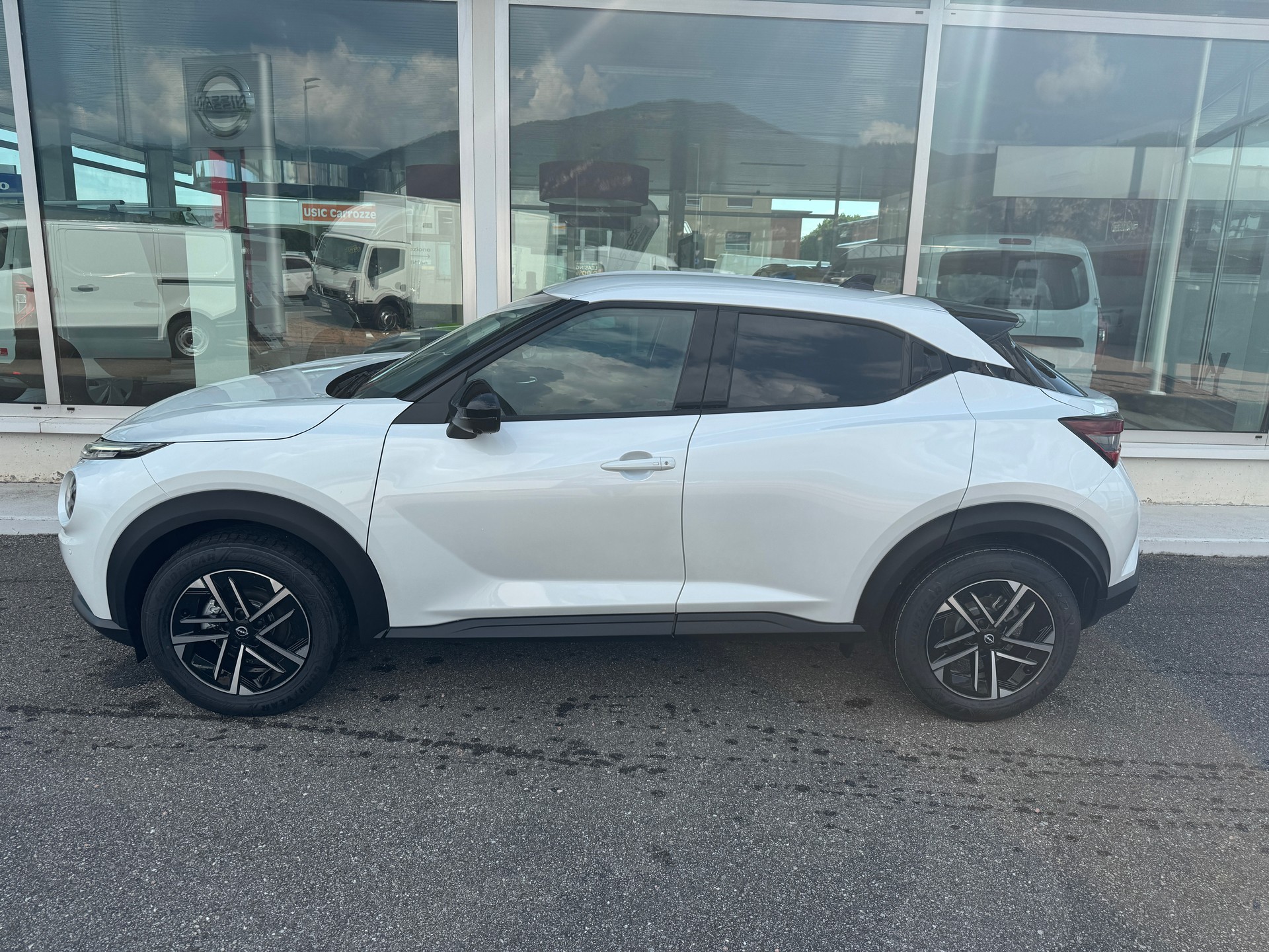 NISSAN Juke 1.6 FHEV N-Connecta-image-1