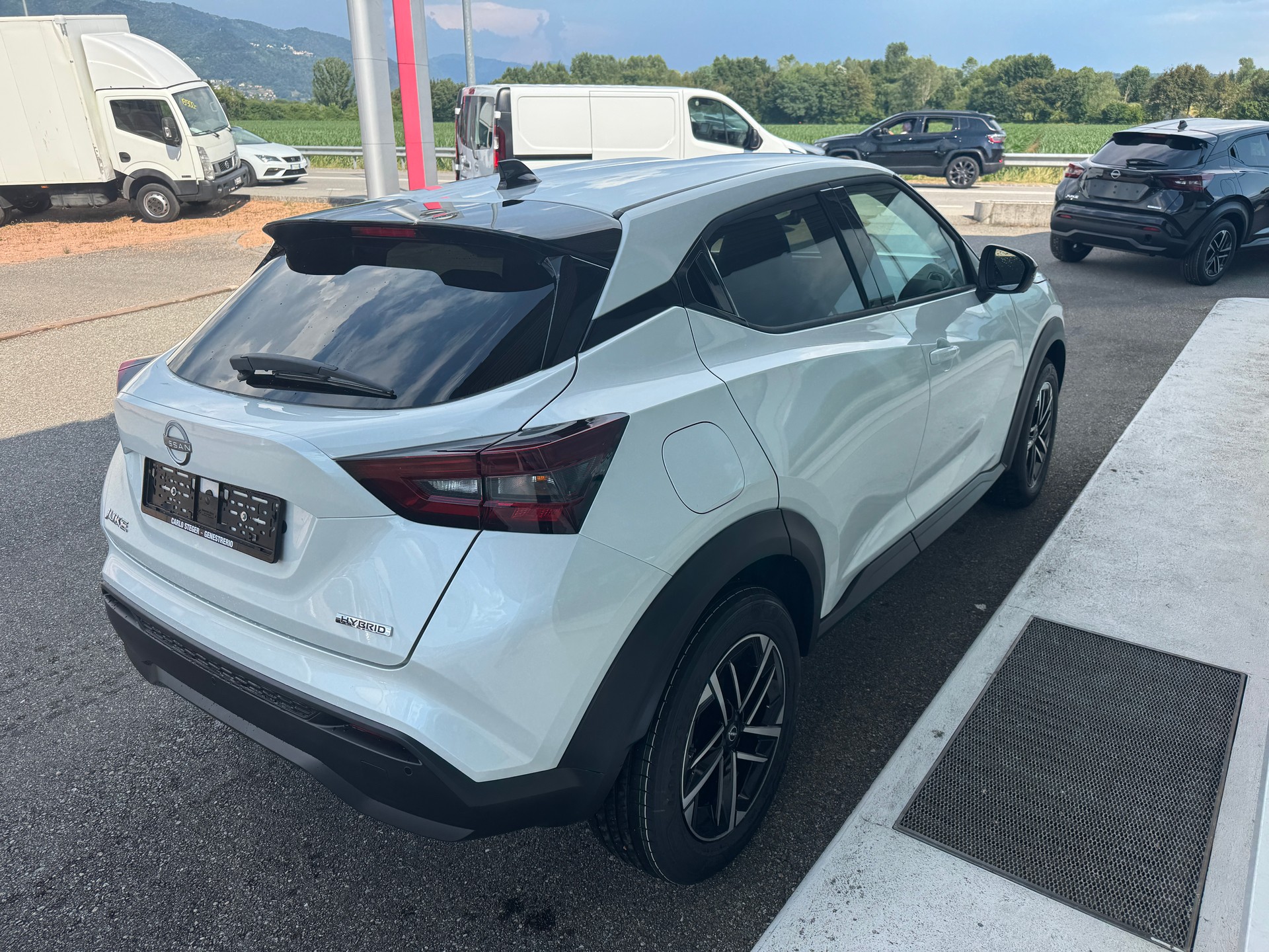 NISSAN Juke 1.6 FHEV N-Connecta-image-4