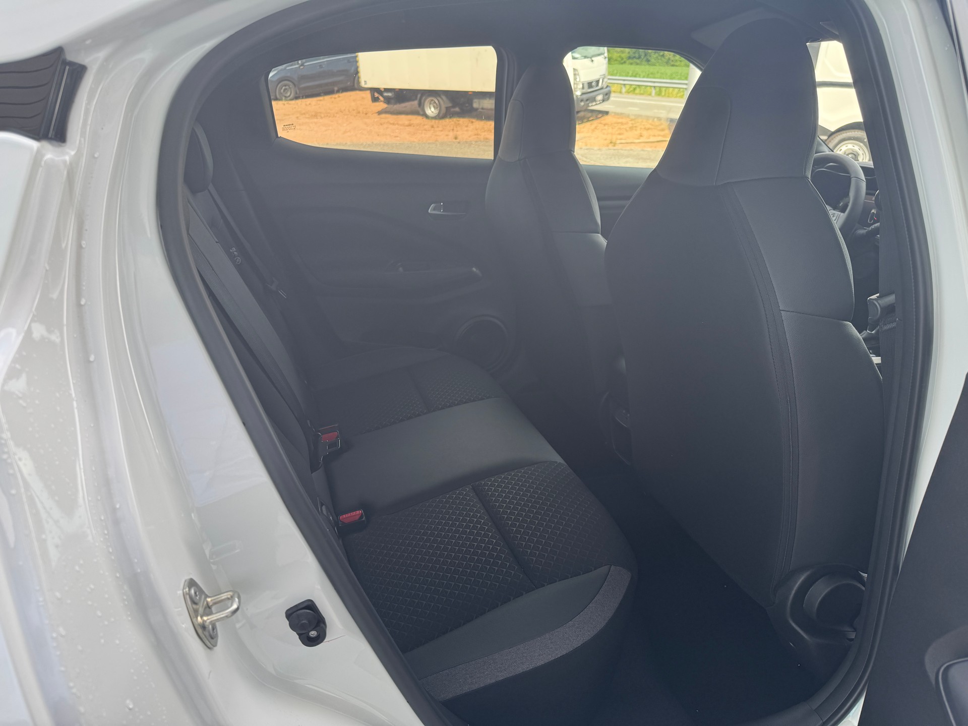 NISSAN Juke 1.6 FHEV N-Connecta-image-11