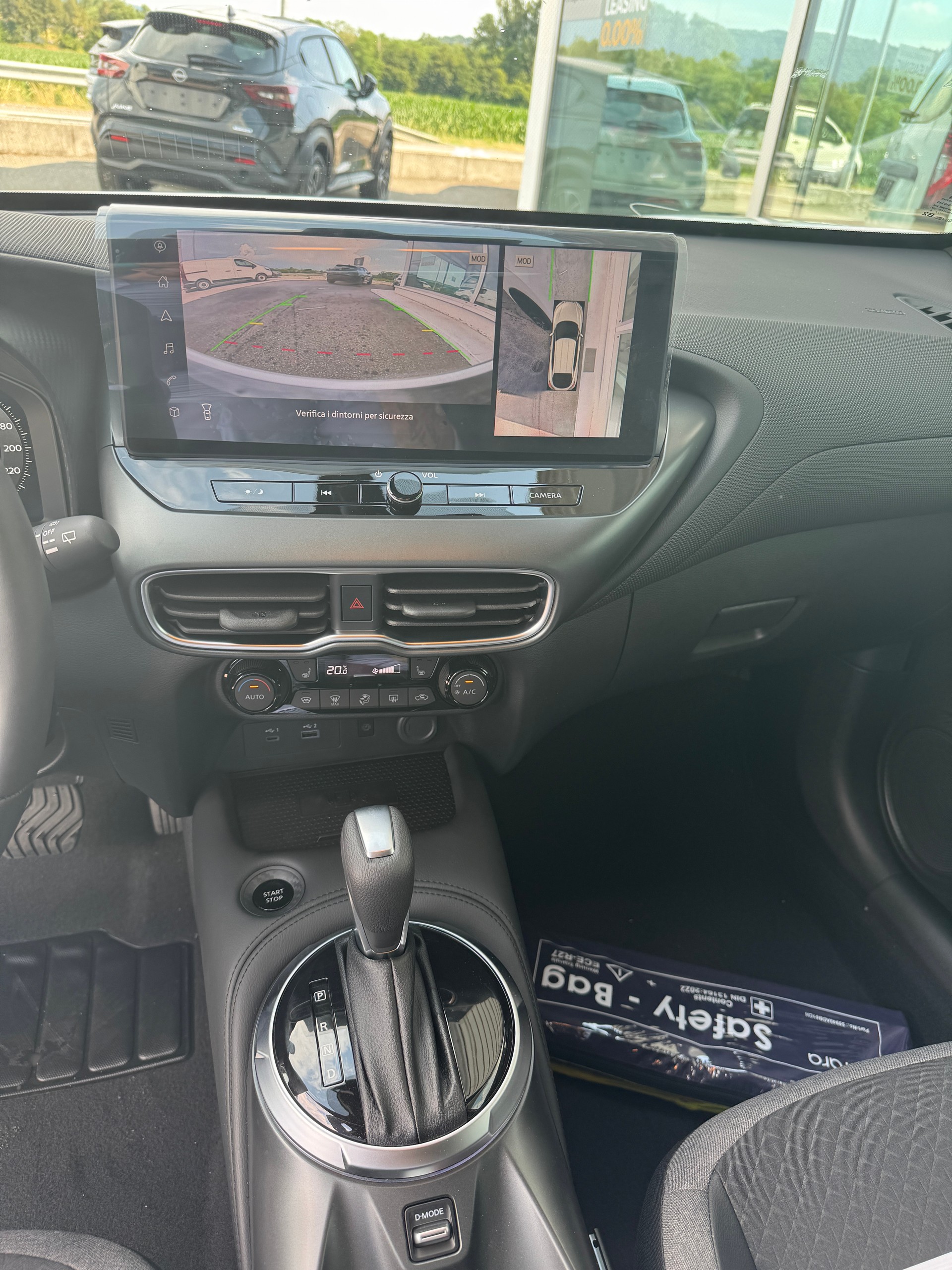 NISSAN Juke 1.6 FHEV N-Connecta-image-8