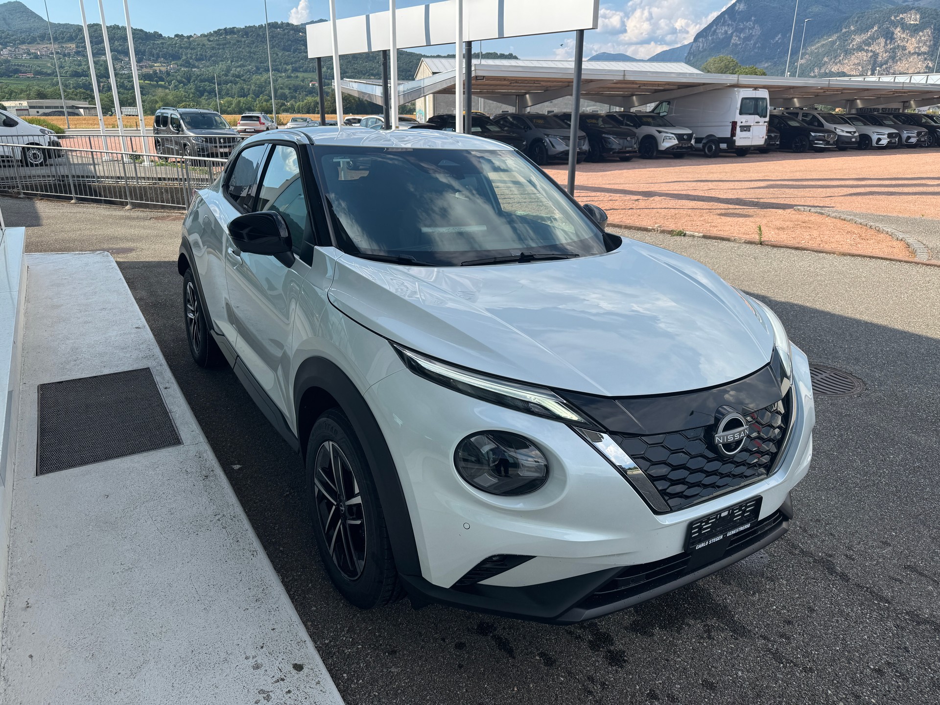 NISSAN Juke 1.6 FHEV N-Connecta-image-5