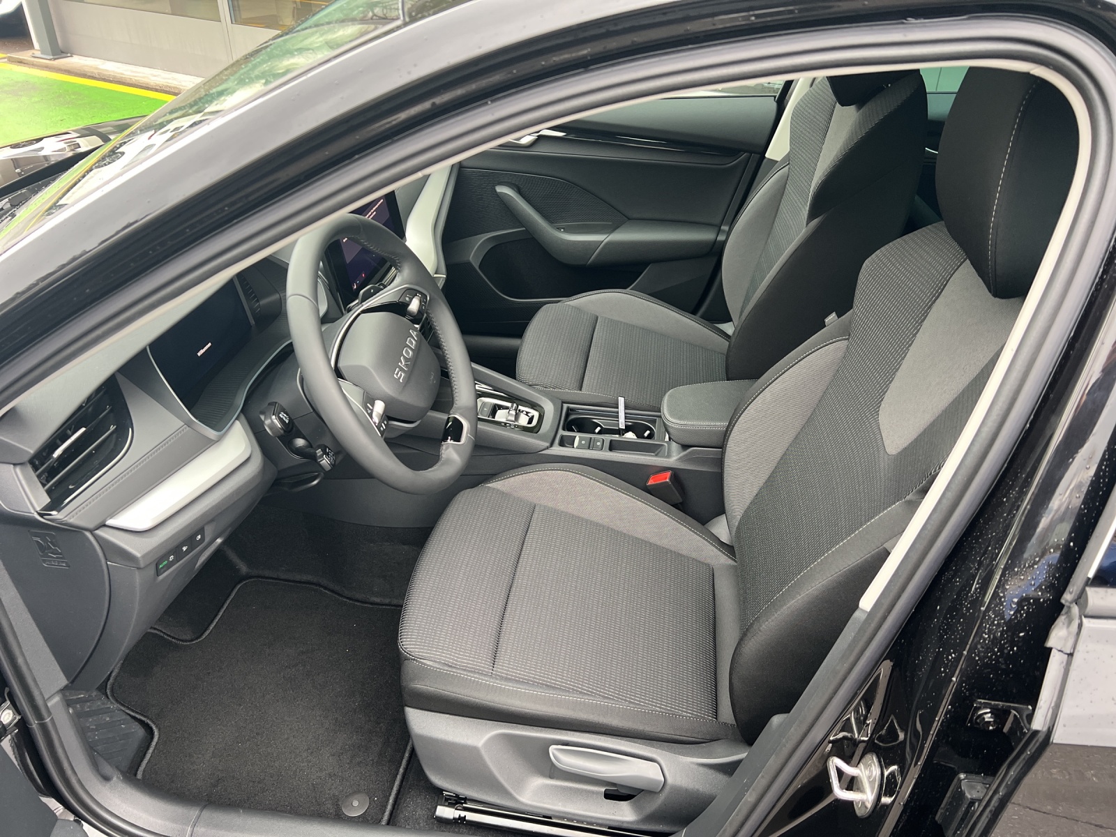 SKODA Octavia Combi 2.0 TSI DSG Selection 4x4-image-5