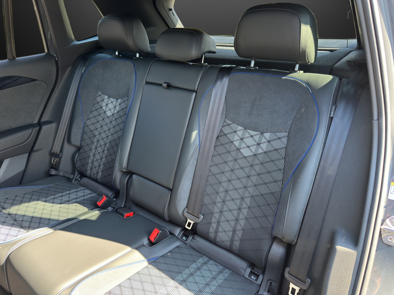 VW Tiguan 2.0 TDI SCR R-Line 4Motion DSG-image-8