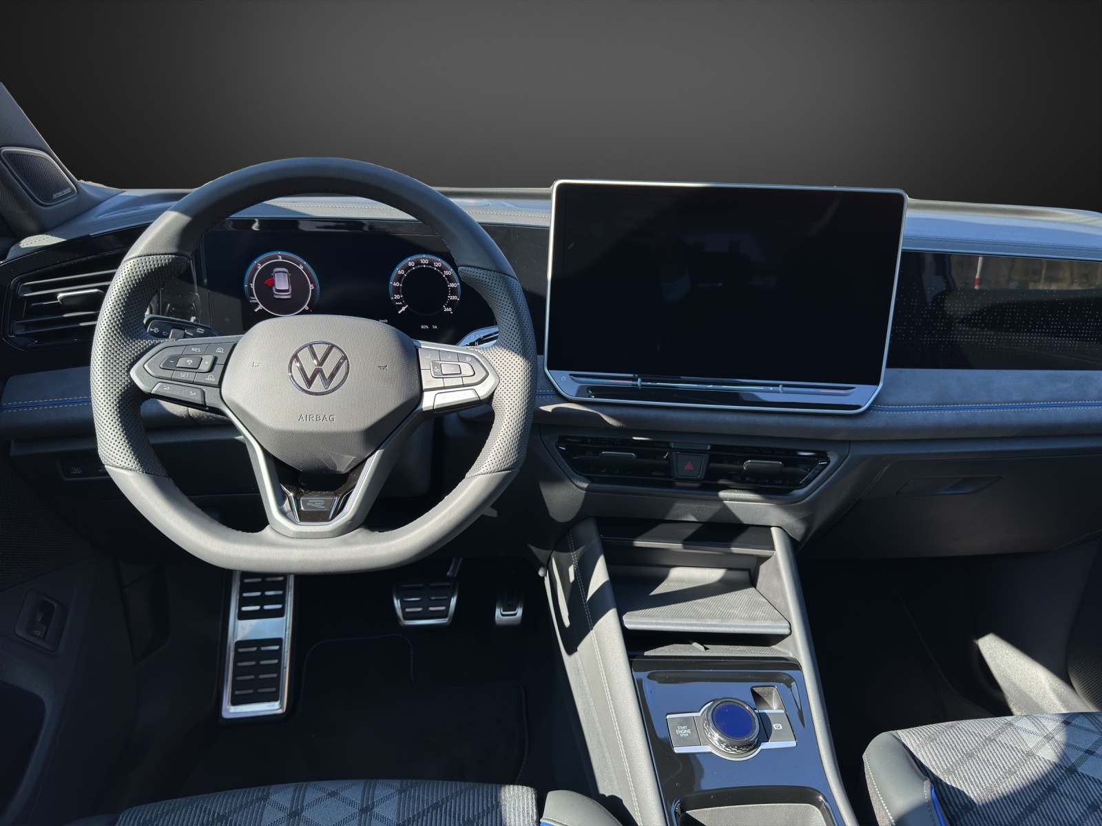VW Tiguan 2.0 TDI SCR R-Line 4Motion DSG-image-9