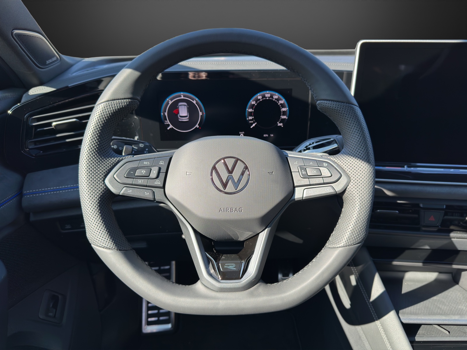 VW Tiguan 2.0 TDI SCR R-Line 4Motion DSG-image-10