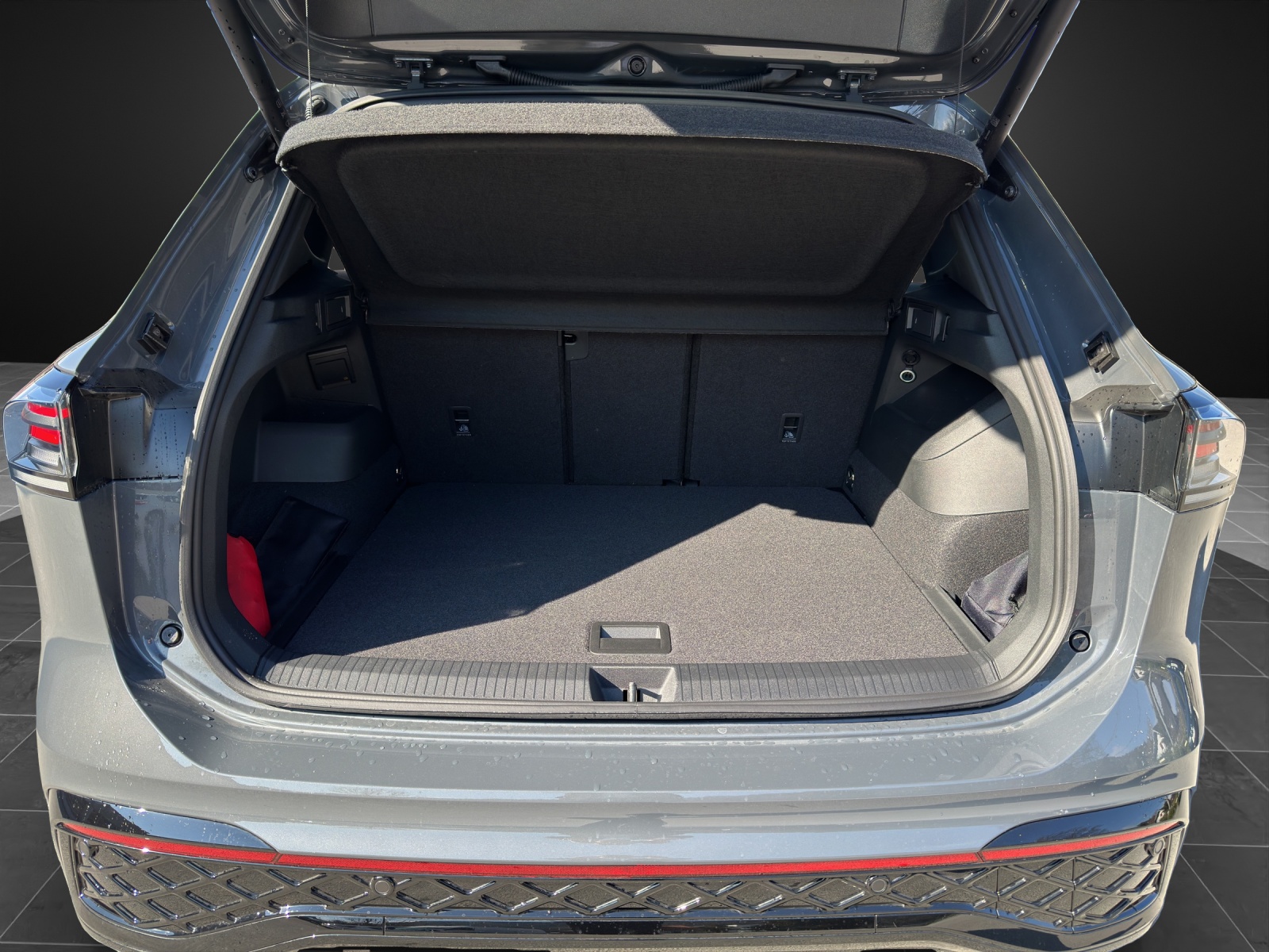 VW Tiguan 2.0 TDI SCR R-Line 4Motion DSG-image-12