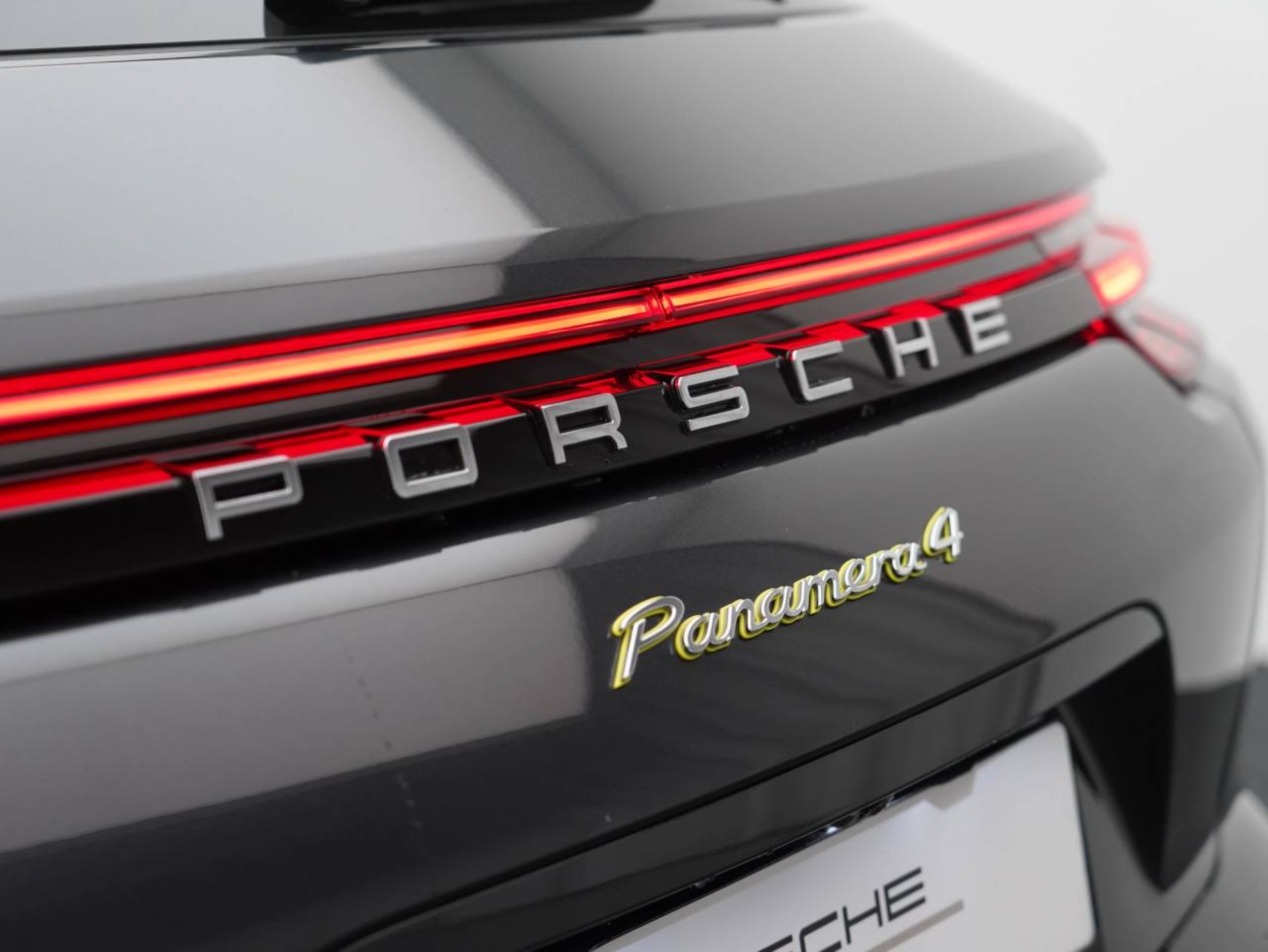 PORSCHE Panamera 4 E-Hybrid Sport Turismo-image-16