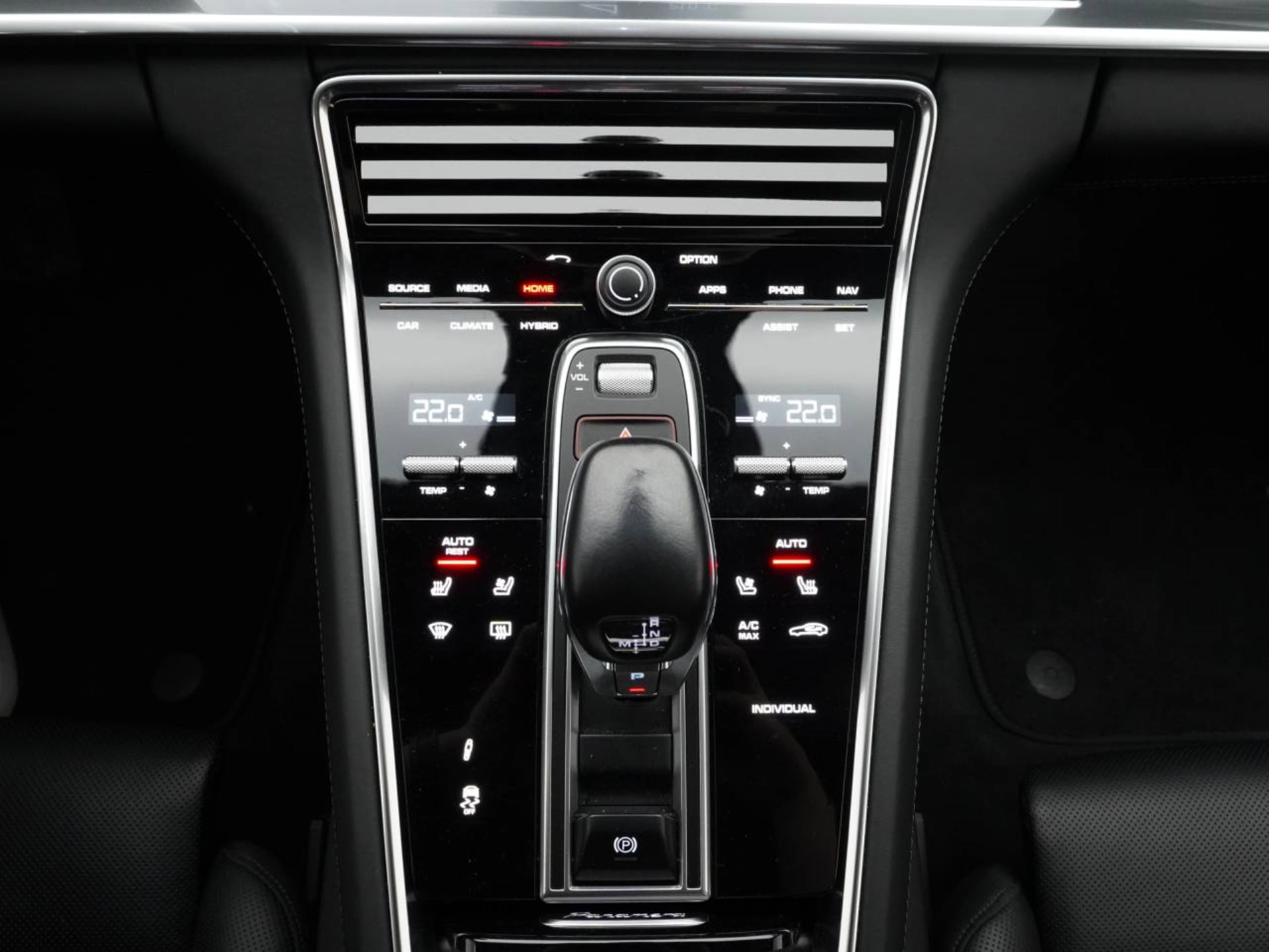 PORSCHE Panamera 4 E-Hybrid Sport Turismo-image-21