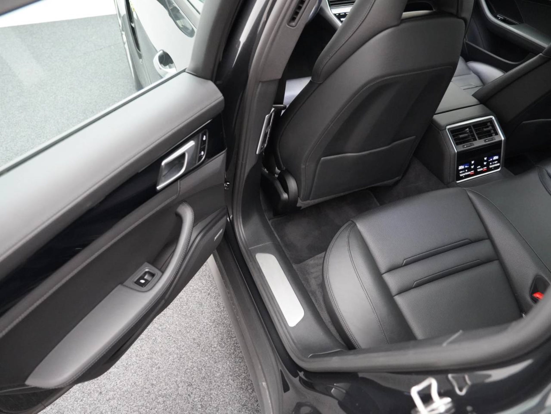 PORSCHE Panamera 4 E-Hybrid Sport Turismo-image-29