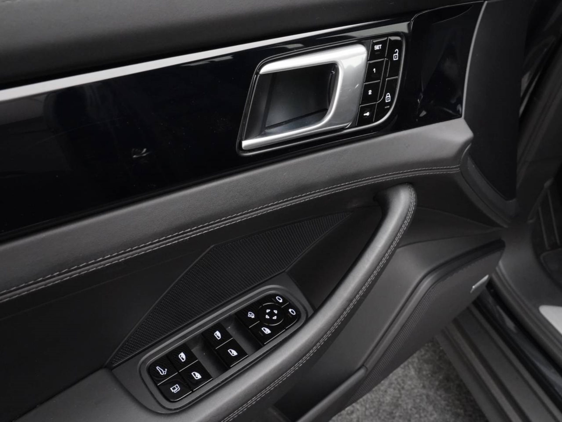 PORSCHE Panamera 4 E-Hybrid Sport Turismo-image-24