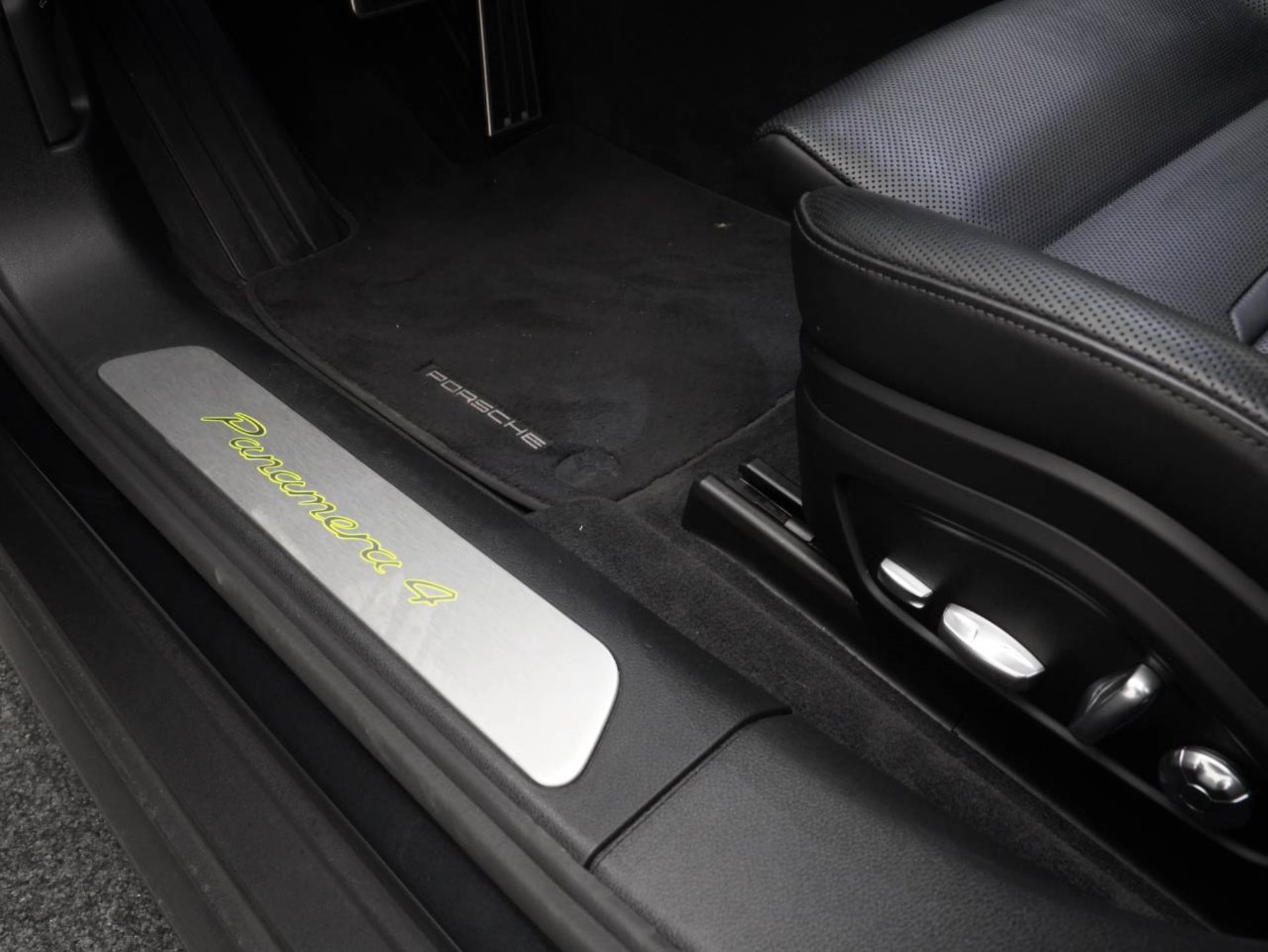PORSCHE Panamera 4 E-Hybrid Sport Turismo-image-25