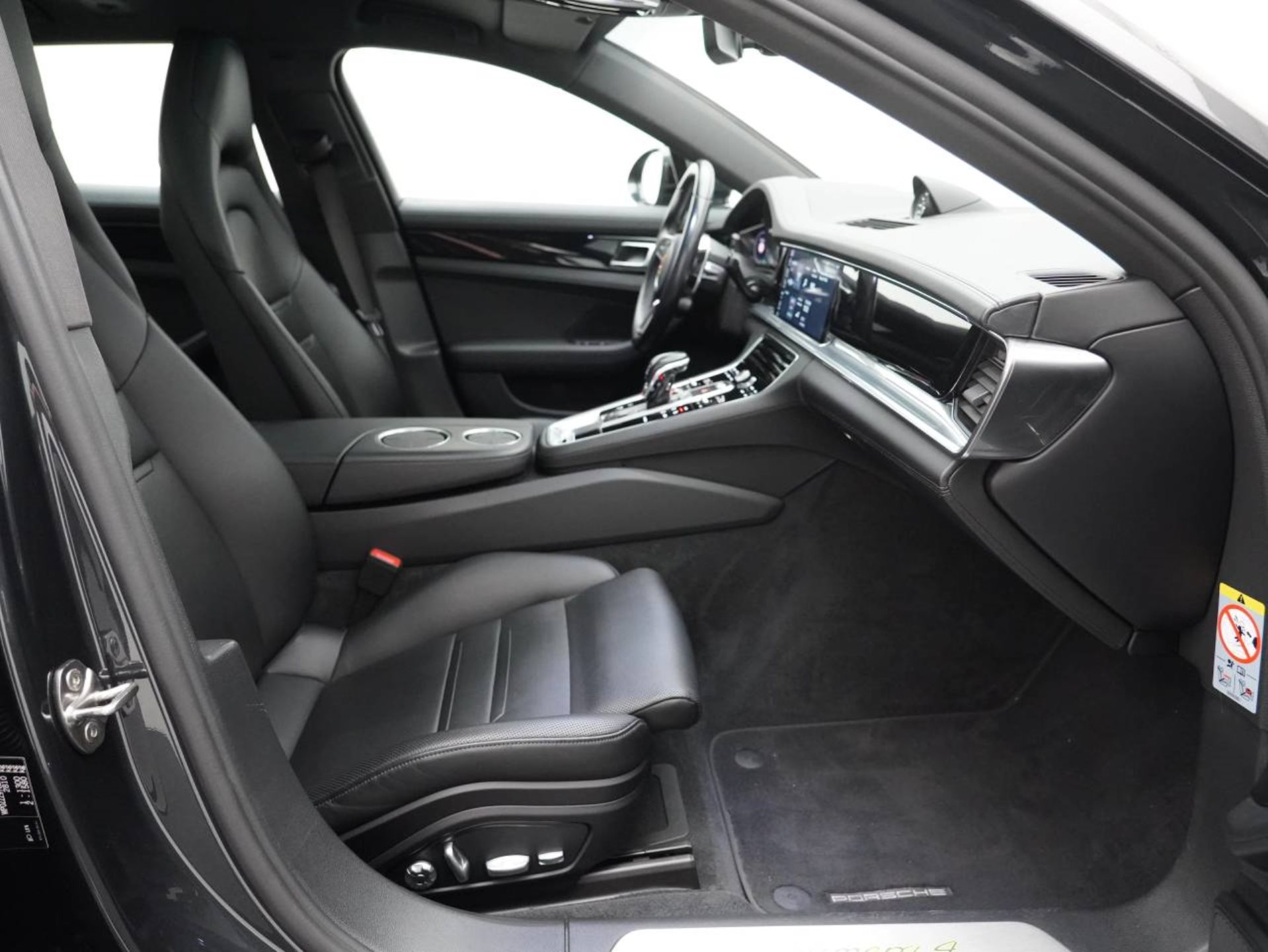 PORSCHE Panamera 4 E-Hybrid Sport Turismo-image-27