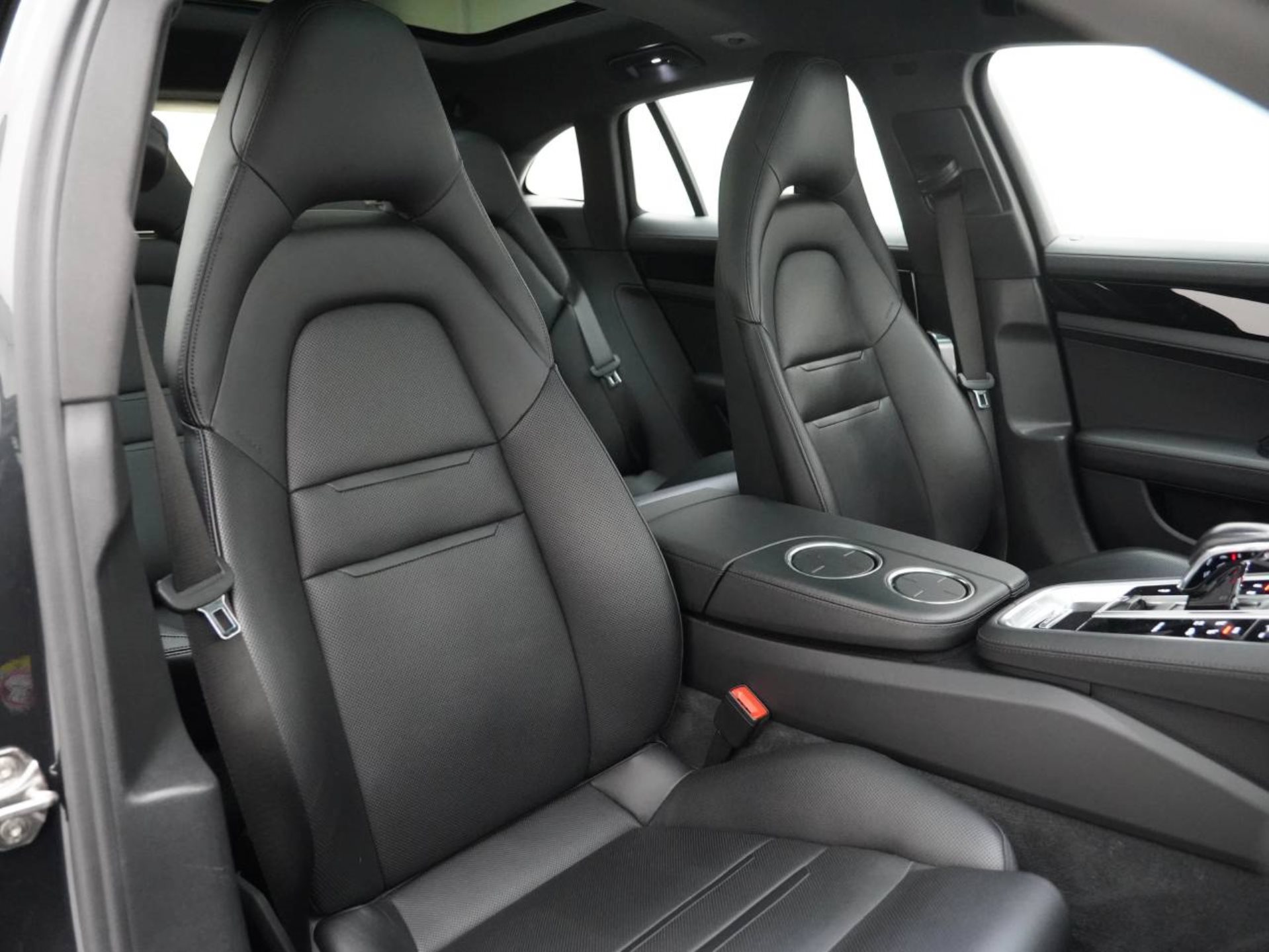PORSCHE Panamera 4 E-Hybrid Sport Turismo-image-28