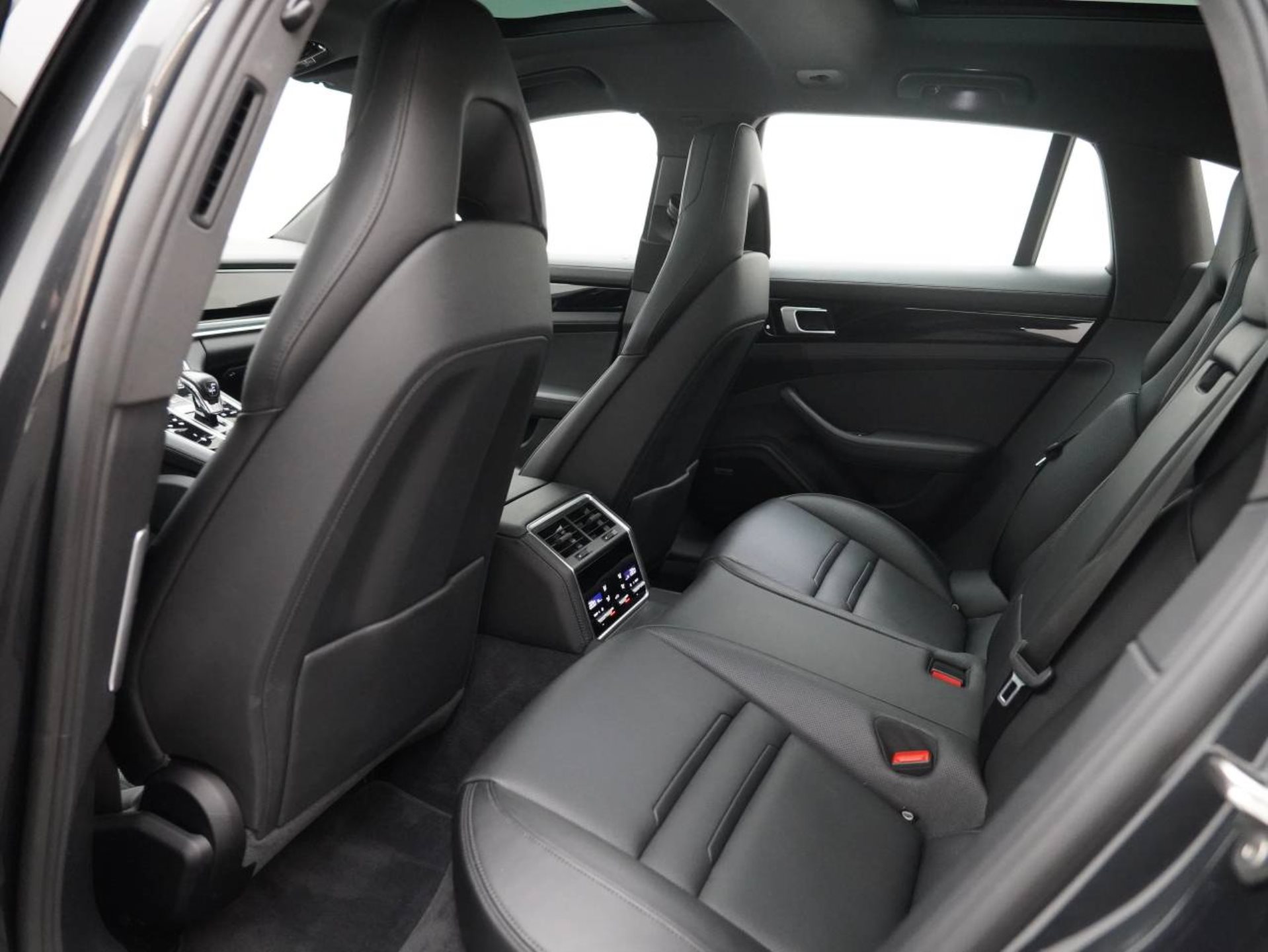 PORSCHE Panamera 4 E-Hybrid Sport Turismo-image-30
