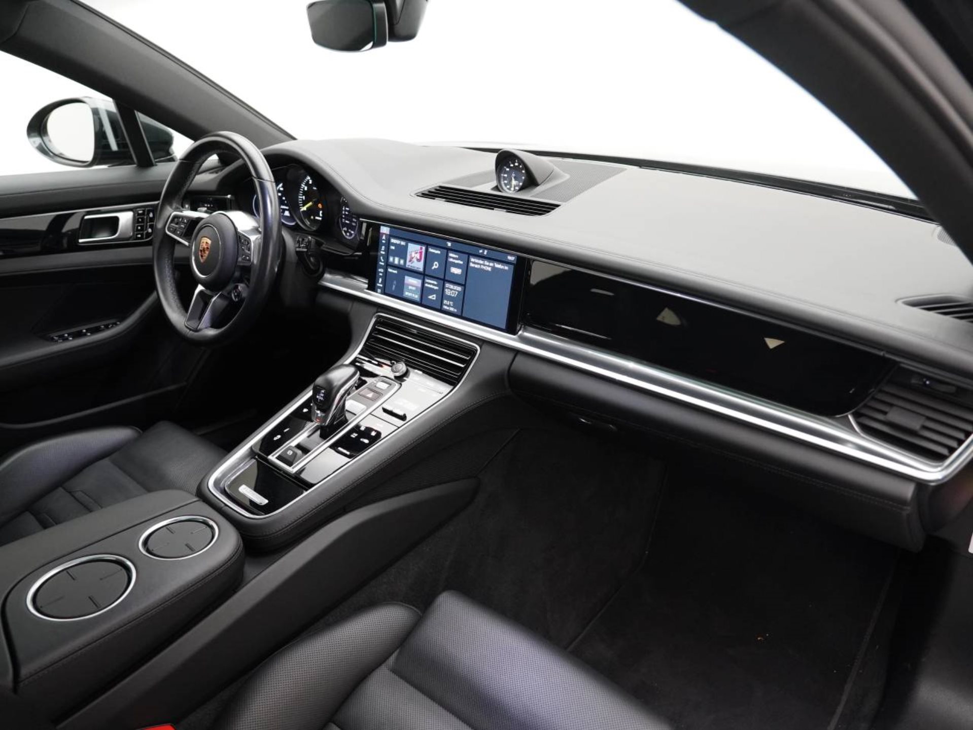 PORSCHE Panamera 4 E-Hybrid Sport Turismo-image-26