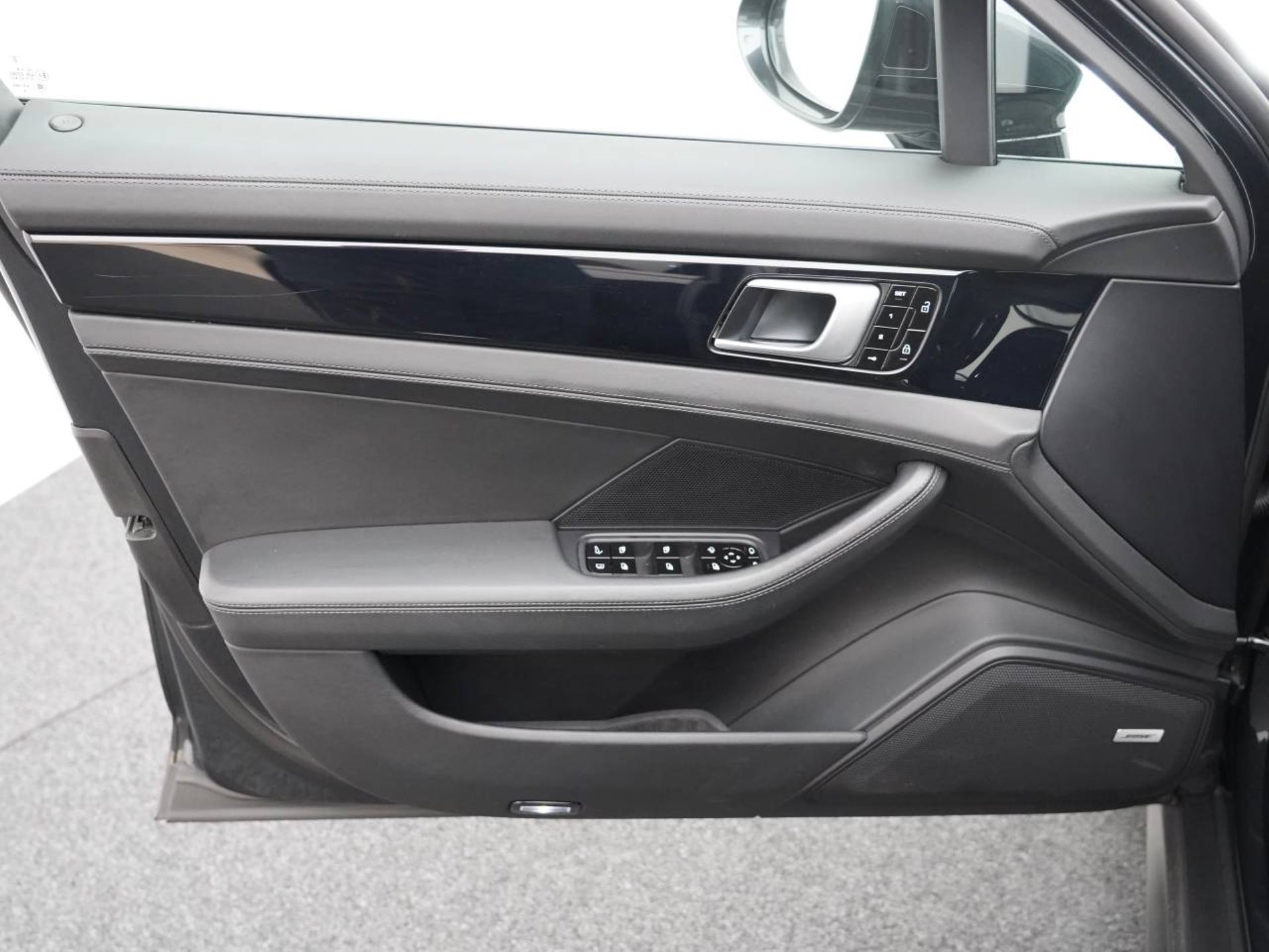 PORSCHE Panamera 4 E-Hybrid Sport Turismo-image-23