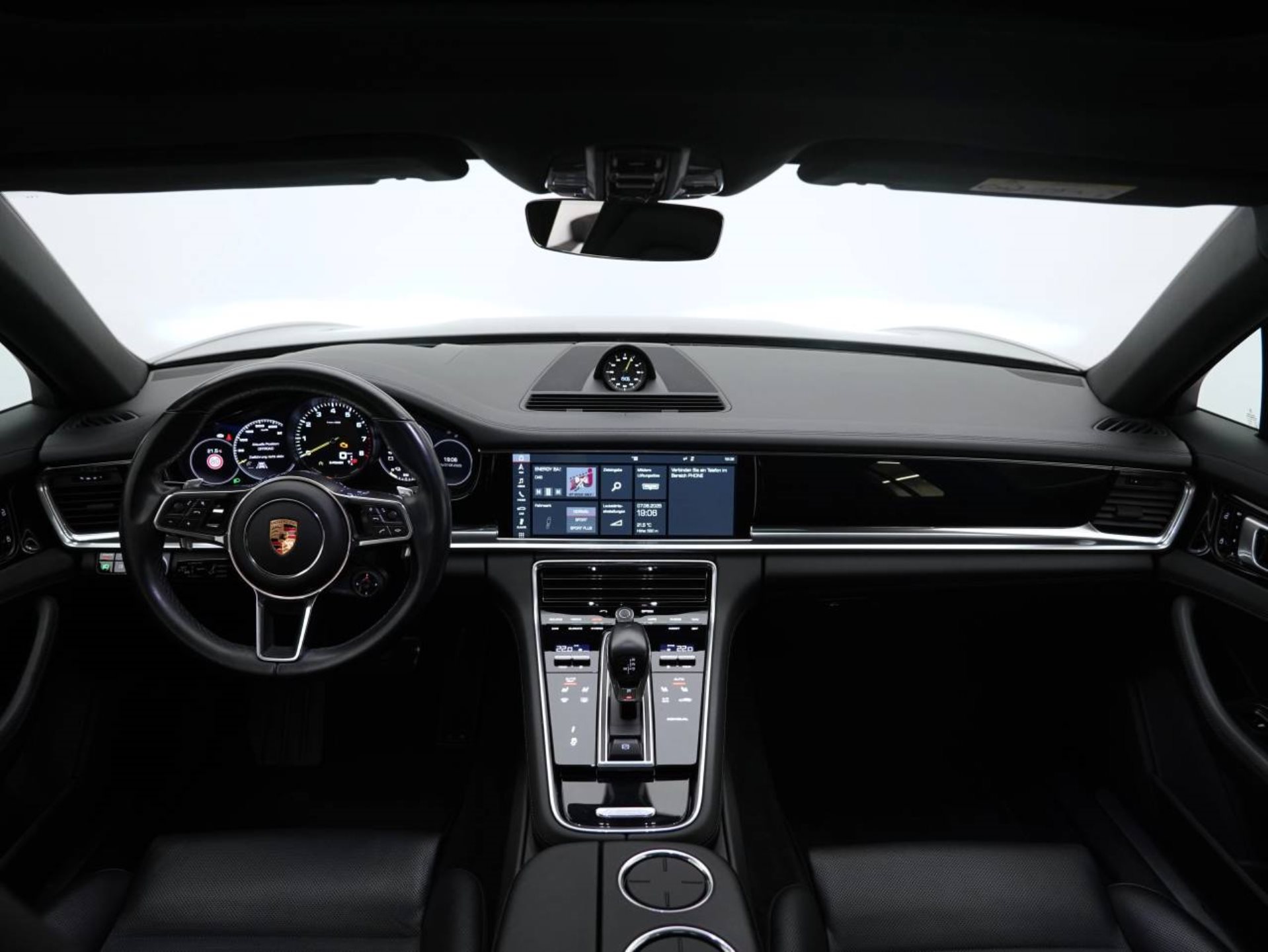 PORSCHE Panamera 4 E-Hybrid Sport Turismo-image-17