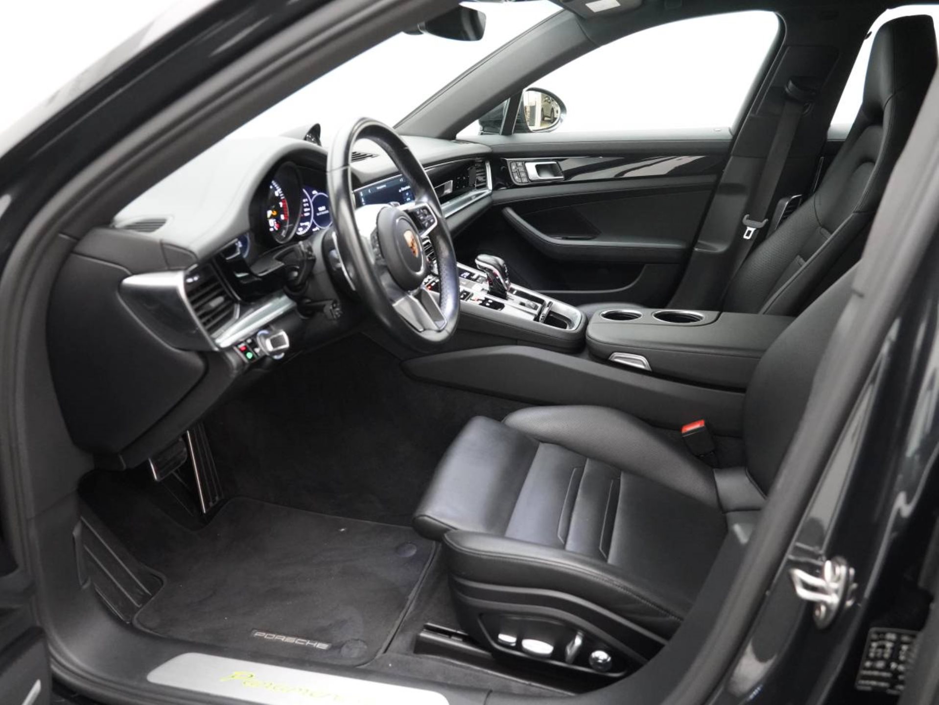 PORSCHE Panamera 4 E-Hybrid Sport Turismo-showroom-element-3