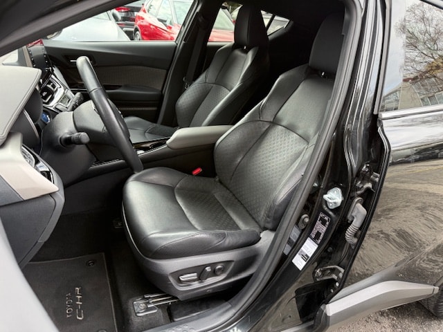 TOYOTA C-HR 2.0 HSD CVT Premium-image-10