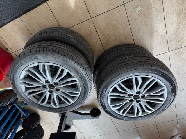 TOYOTA C-HR 2.0 HSD CVT Premium-image-15