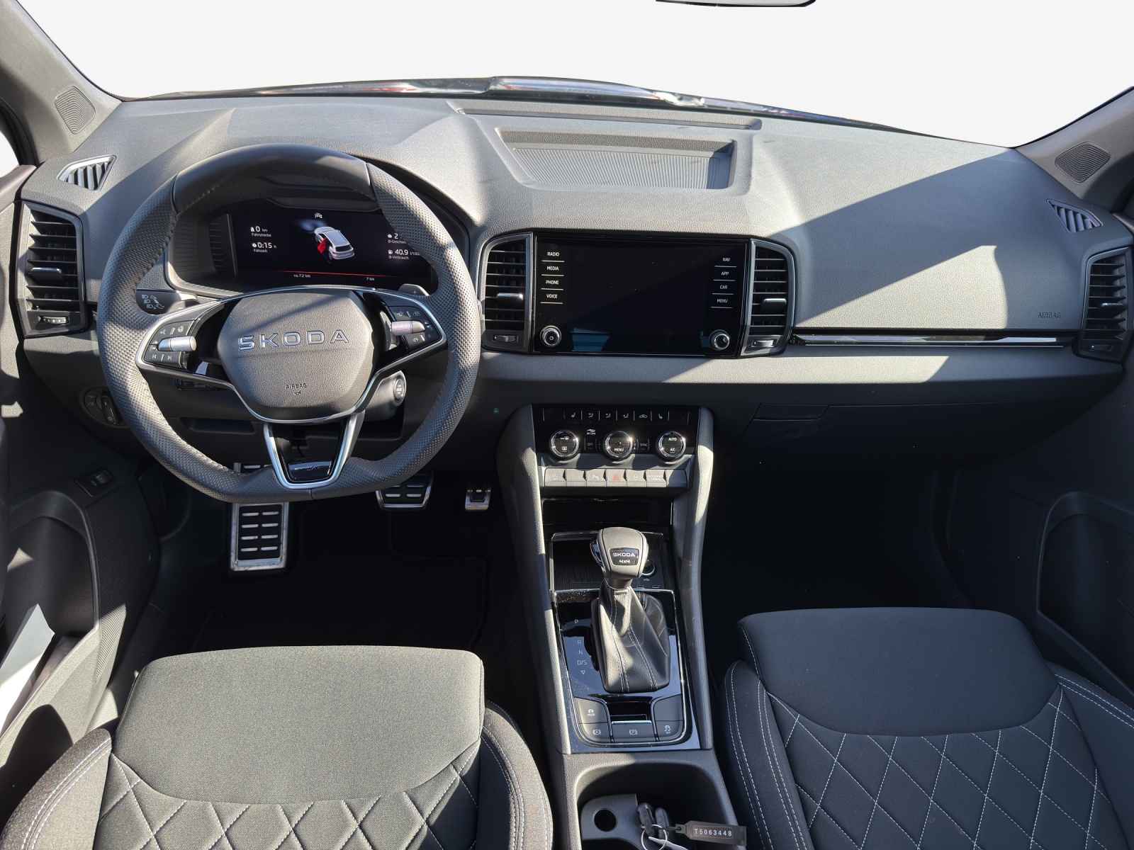 SKODA Karoq 1.5 TSI Dynamic DSG-image-8