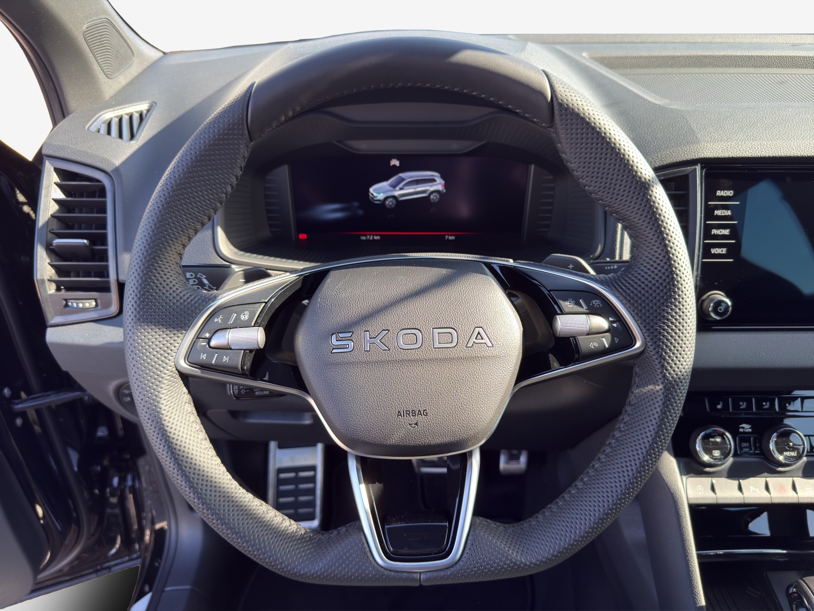 SKODA Karoq 1.5 TSI Dynamic DSG-image-9