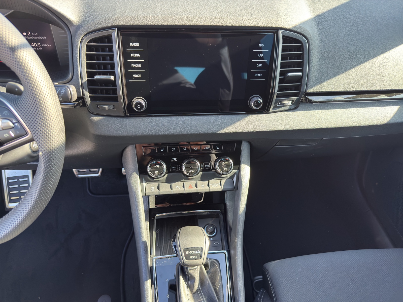 SKODA Karoq 1.5 TSI Dynamic DSG-image-10