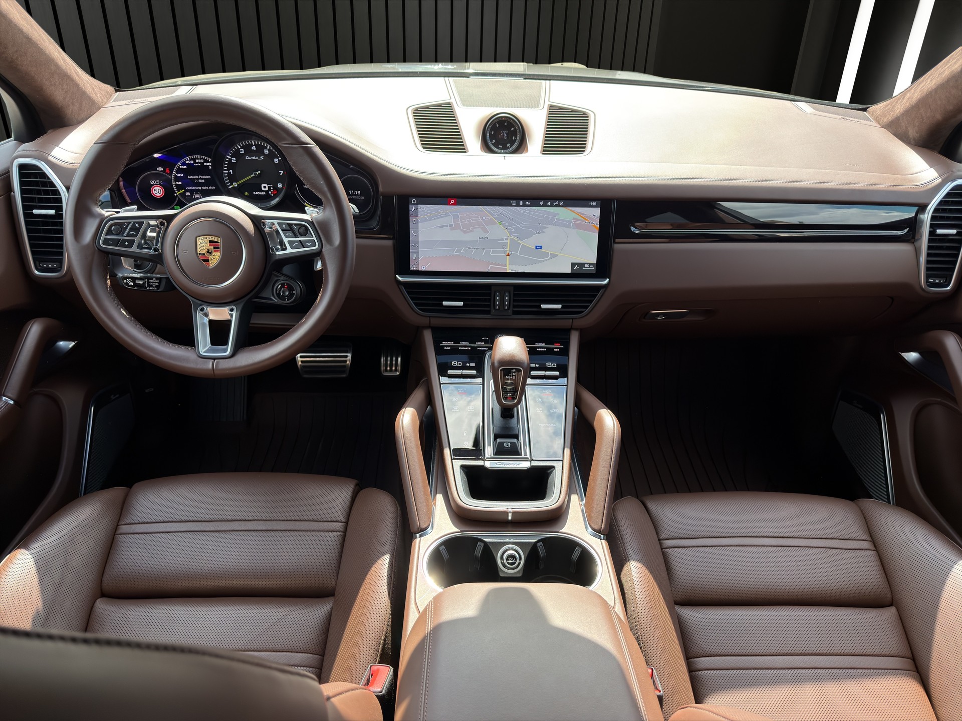 PORSCHE Cayenne 4.0 V8 Turbo S E-Hybri-image-14