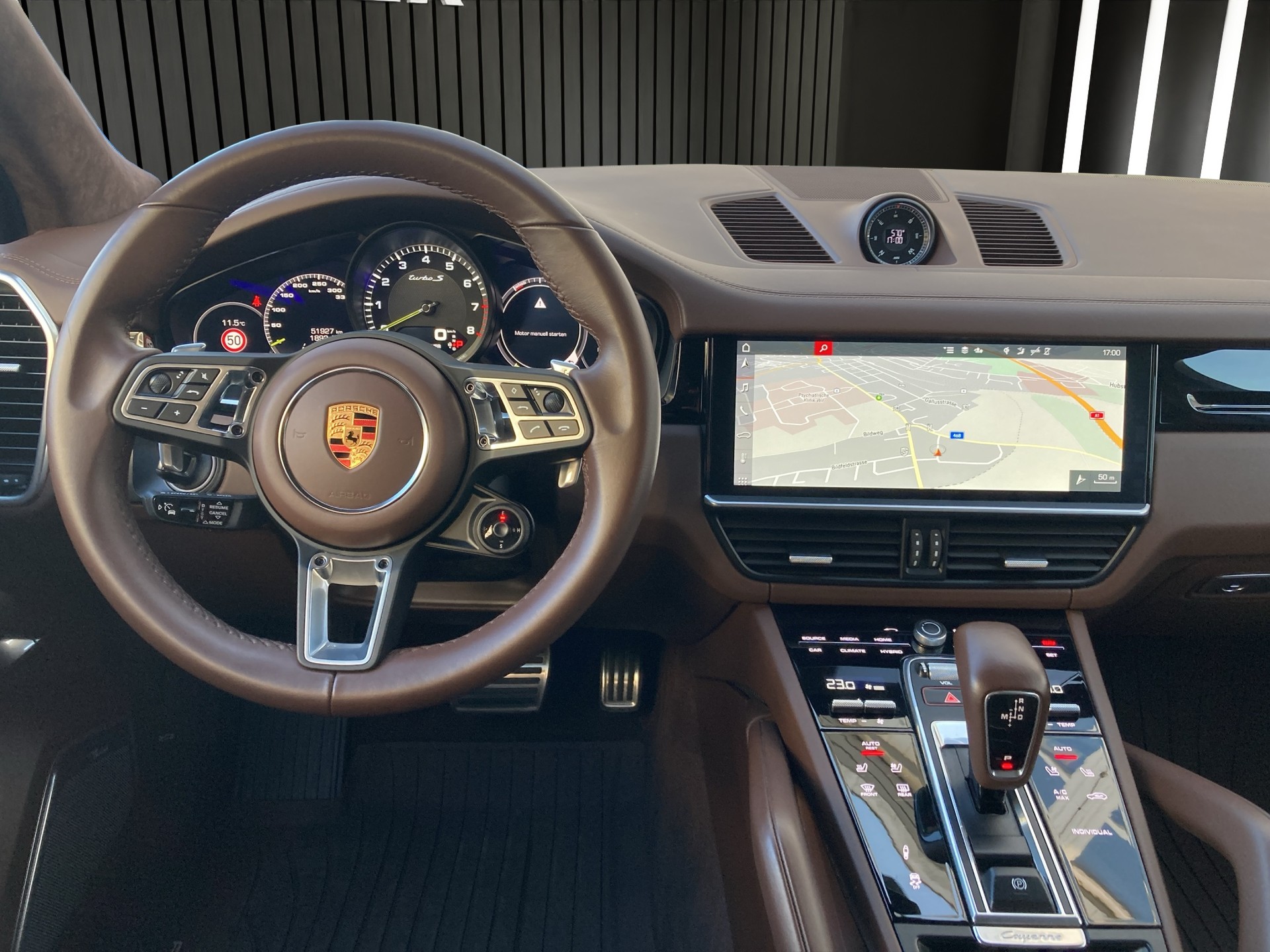 PORSCHE Cayenne 4.0 V8 Turbo S E-Hybri-image-12