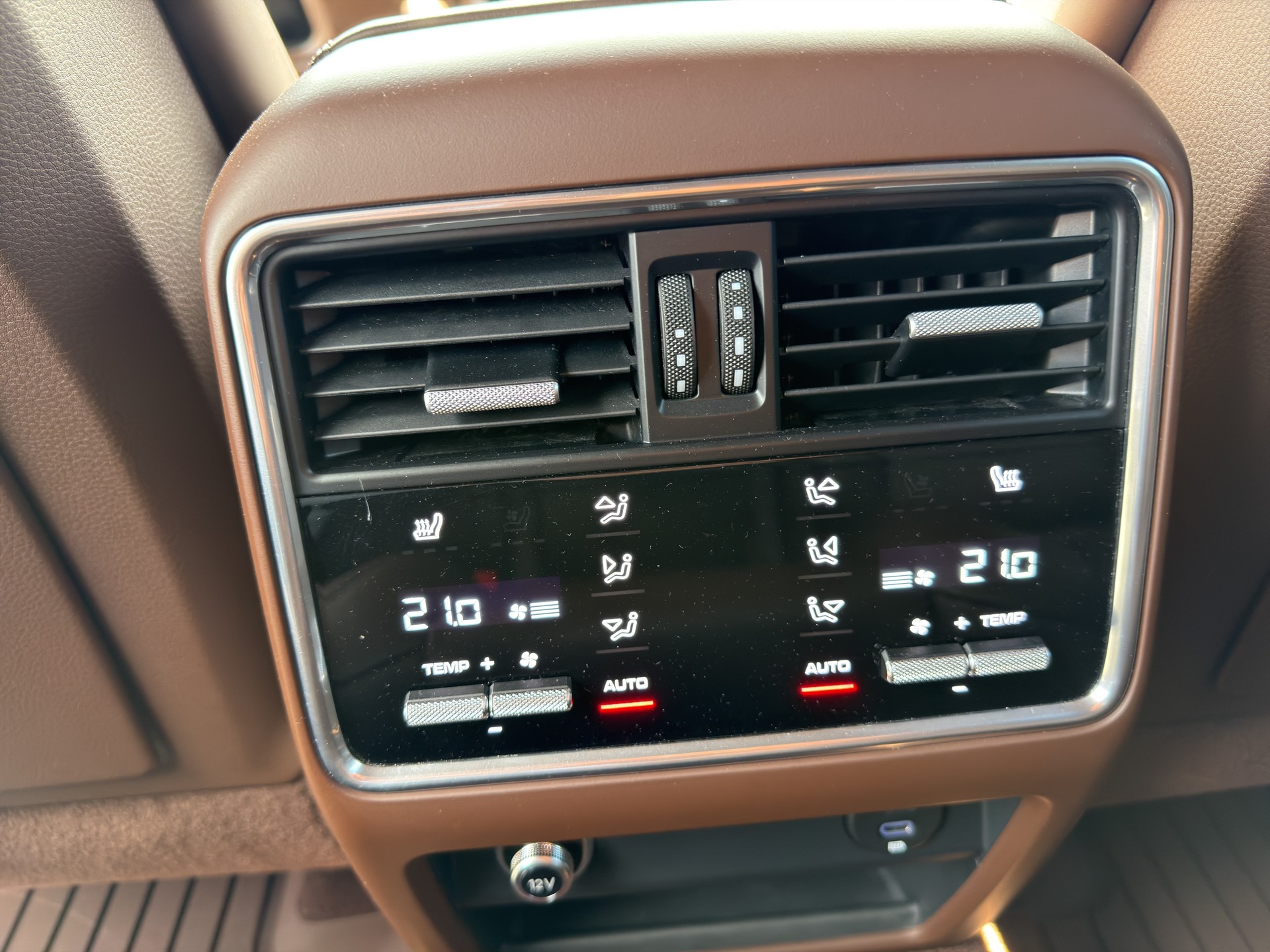 PORSCHE Cayenne 4.0 V8 Turbo S E-Hybri-image-27