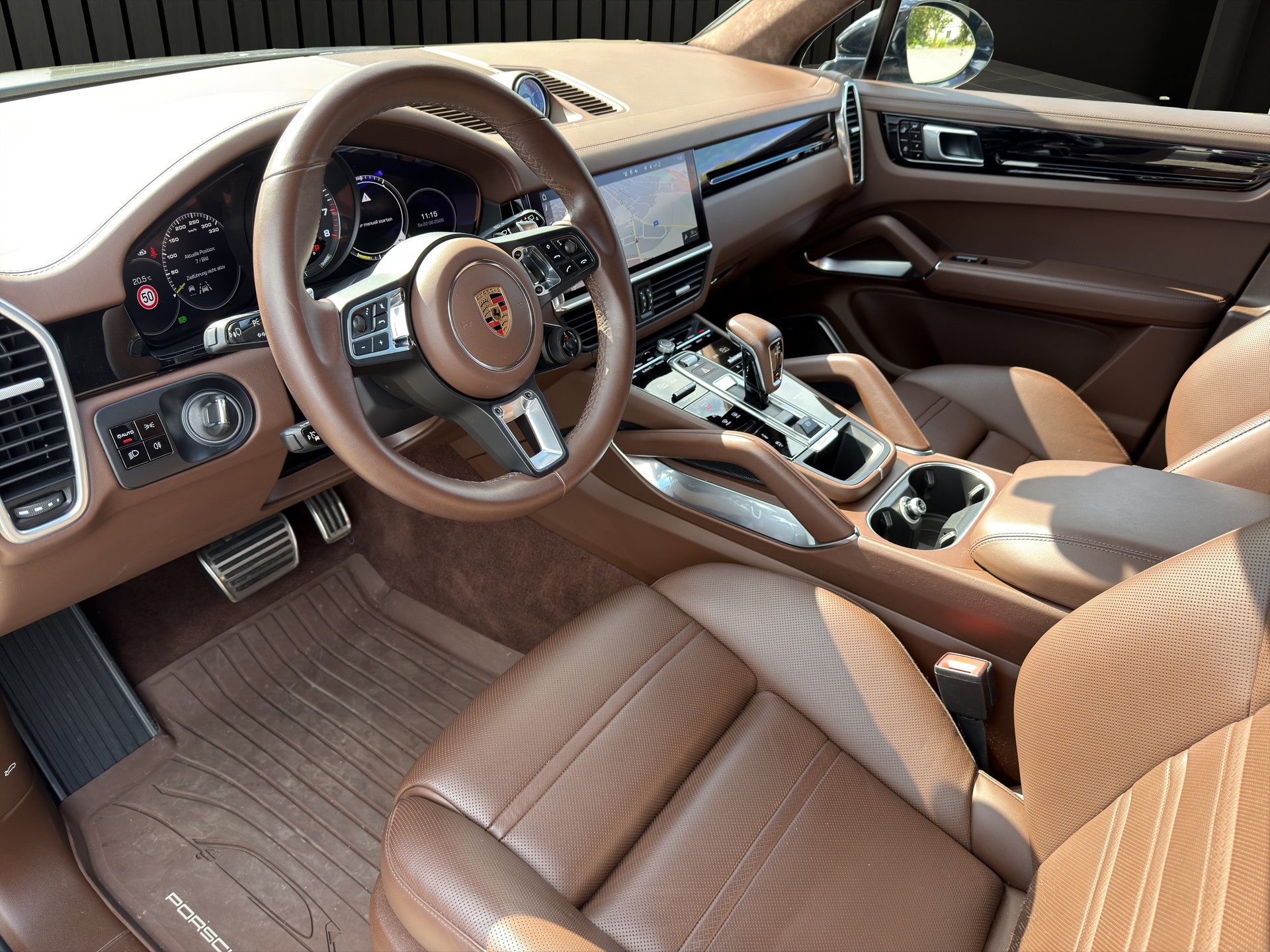 PORSCHE Cayenne 4.0 V8 Turbo S E-Hybri-image-10